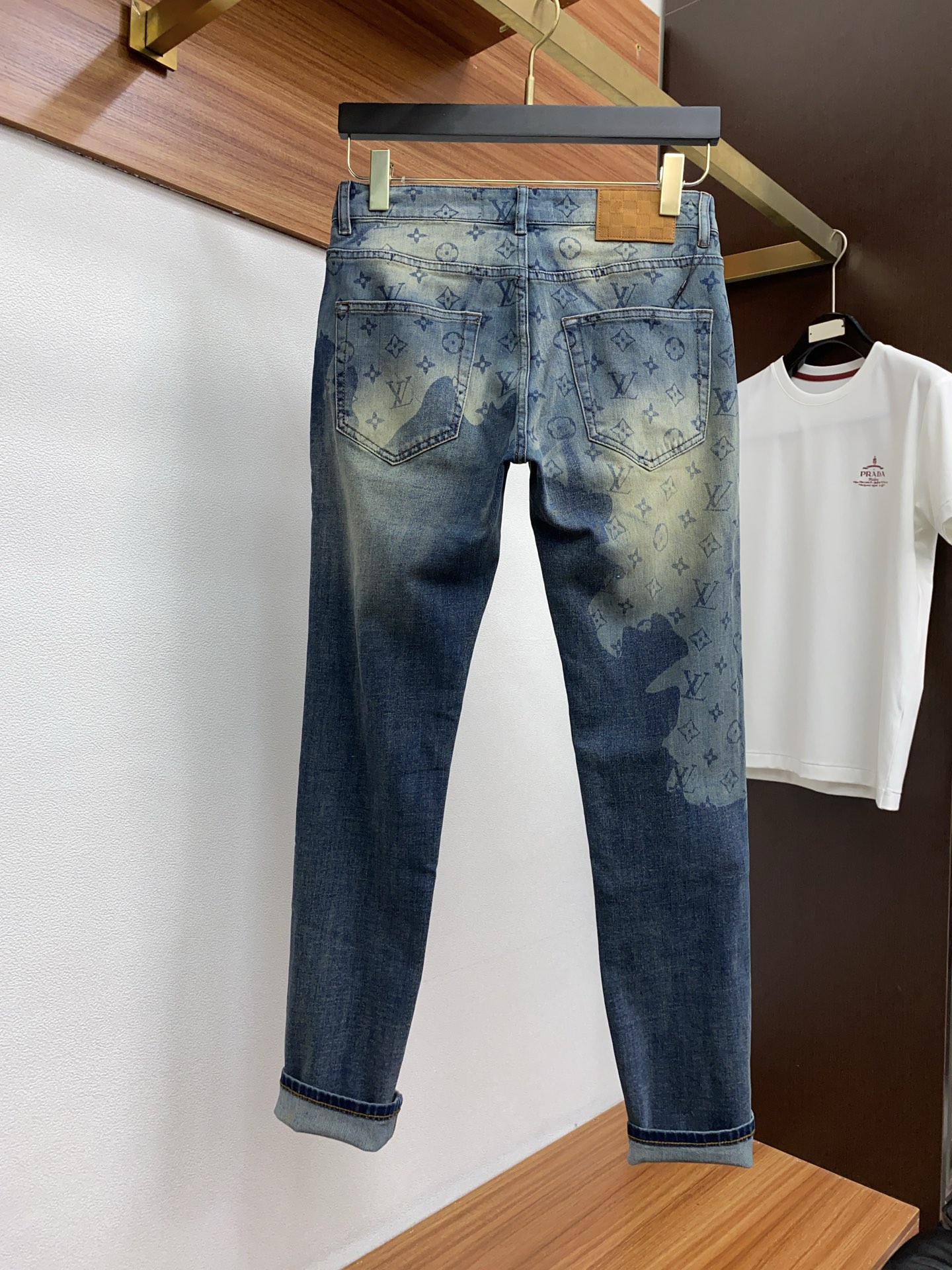  1v 路易威登 25ss春夏新款 男士小直筒原单 牛仔裤 秋冬新款超柔软，弹力面料，复杂的手工艺叠加，