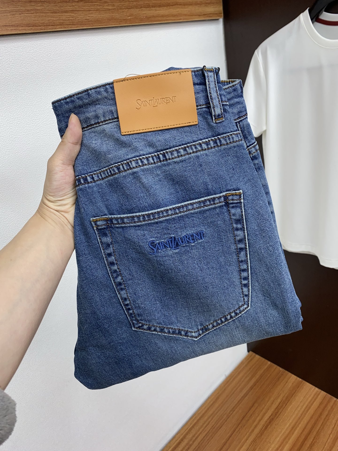 P574 St. Roland Men’s New Book: Unique Jeans with High-Quality Craftsmanship - 图片 1
