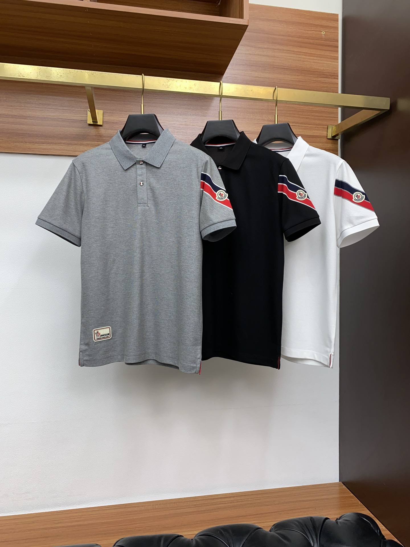  蒙口 2025ssHK专柜同款同步上新短袖翻领Polo定制珠地面料  胸前品牌工艺构成标志彰显品牌奢华