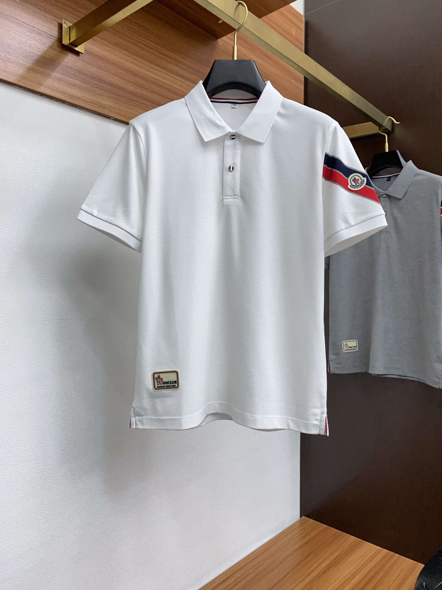  蒙口 2025ssHK专柜同款同步上新短袖翻领Polo定制珠地面料  胸前品牌工艺构成标志彰显品牌奢华