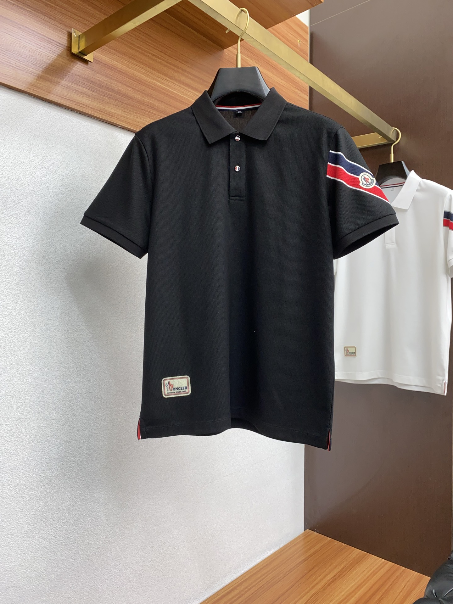  蒙口 2025ssHK专柜同款同步上新短袖翻领Polo定制珠地面料  胸前品牌工艺构成标志彰显品牌奢华
