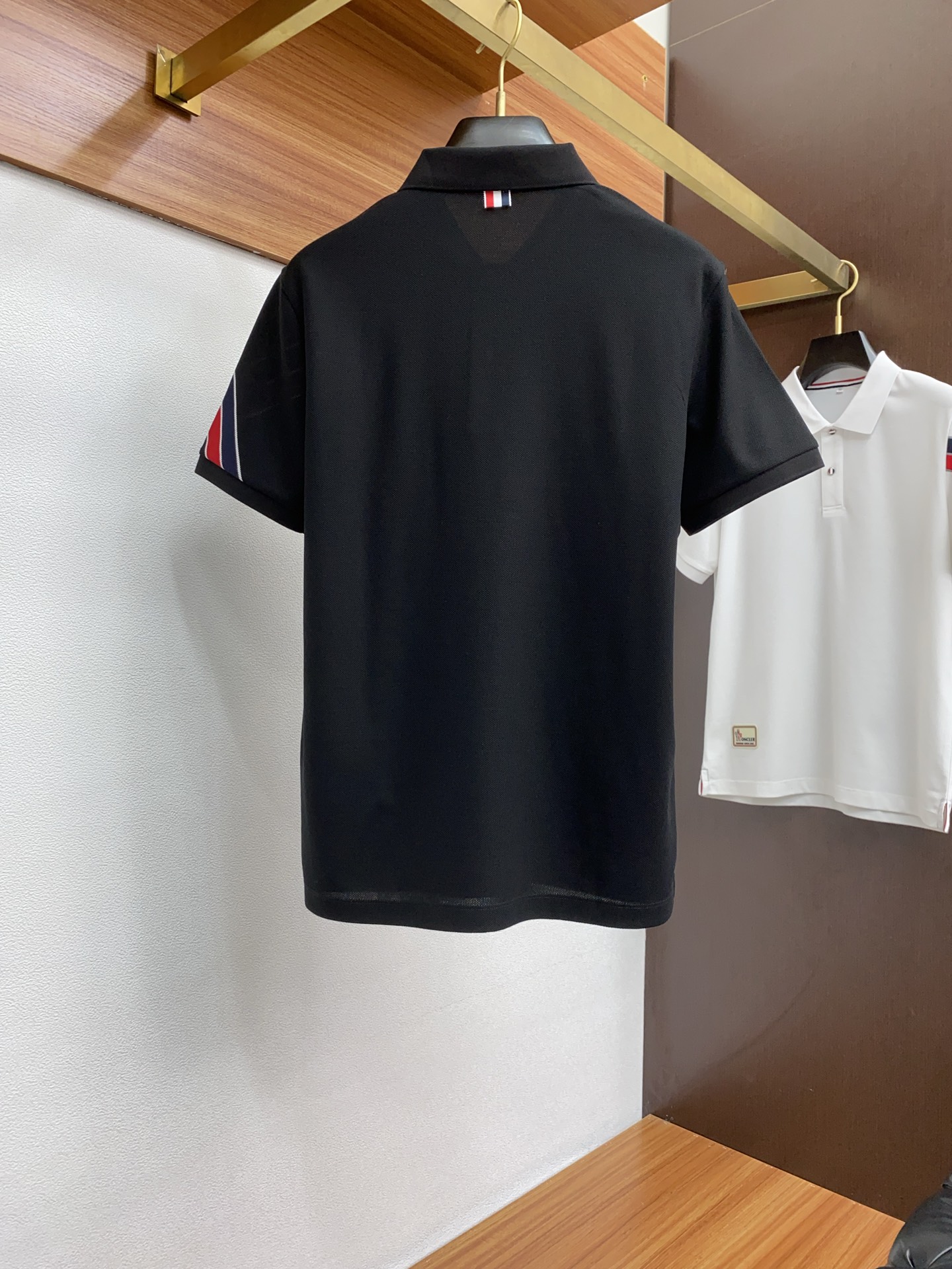  蒙口 2025ssHK专柜同款同步上新短袖翻领Polo定制珠地面料  胸前品牌工艺构成标志彰显品牌奢华