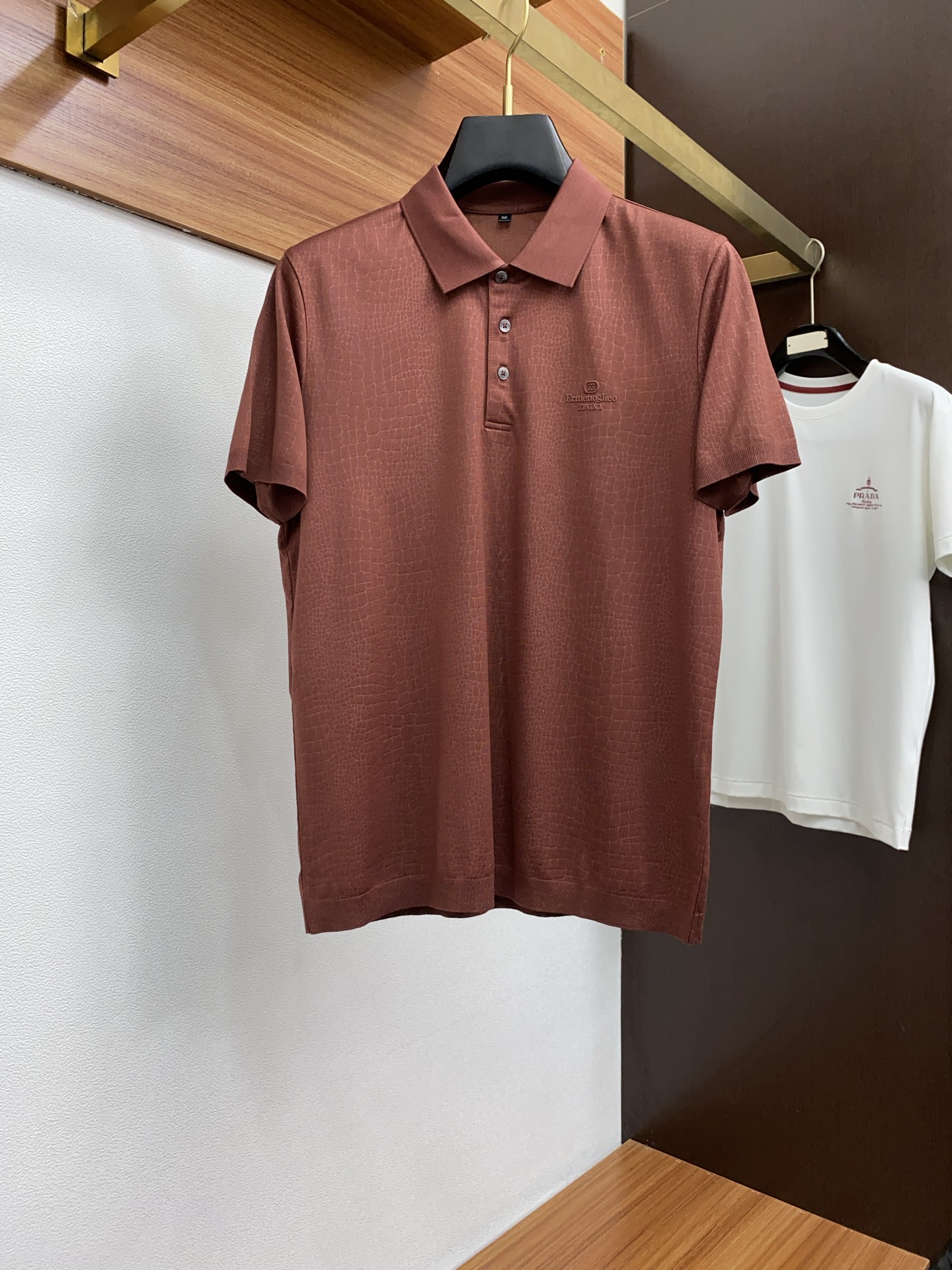 NO:128636,Jenia's new spring and summer new style first launch counter latest short-sleeved mercerized round-neck T-shirt, high-end customization, avant-garde and fashionable design!  Brand logo heavy craft design, high-end customized mercerized cotton fabric, soft feel, comfortable to wear, exquisite counter-level car line, fine workmanship, invincible and handsome upper body effect!  A must-have item for handsome men!  Code number M-3xL, zegna, T-shirt,tees, t-shirt,alexander wang19860909杰尼亚 2025春夏新款首发专柜最新款短袖丝光针织圆领T恤 高端订制 设计前卫时尚！品牌logo重工艺设计 高端定制丝光棉面料.手感柔软.穿着舒适.专柜级别精致车线.做工精细.上身效果无敌帅气！型男必备单品！码数M-3xL,,zegna,T-shirt,tees，t-shirt,alexander wang,Men's clothing