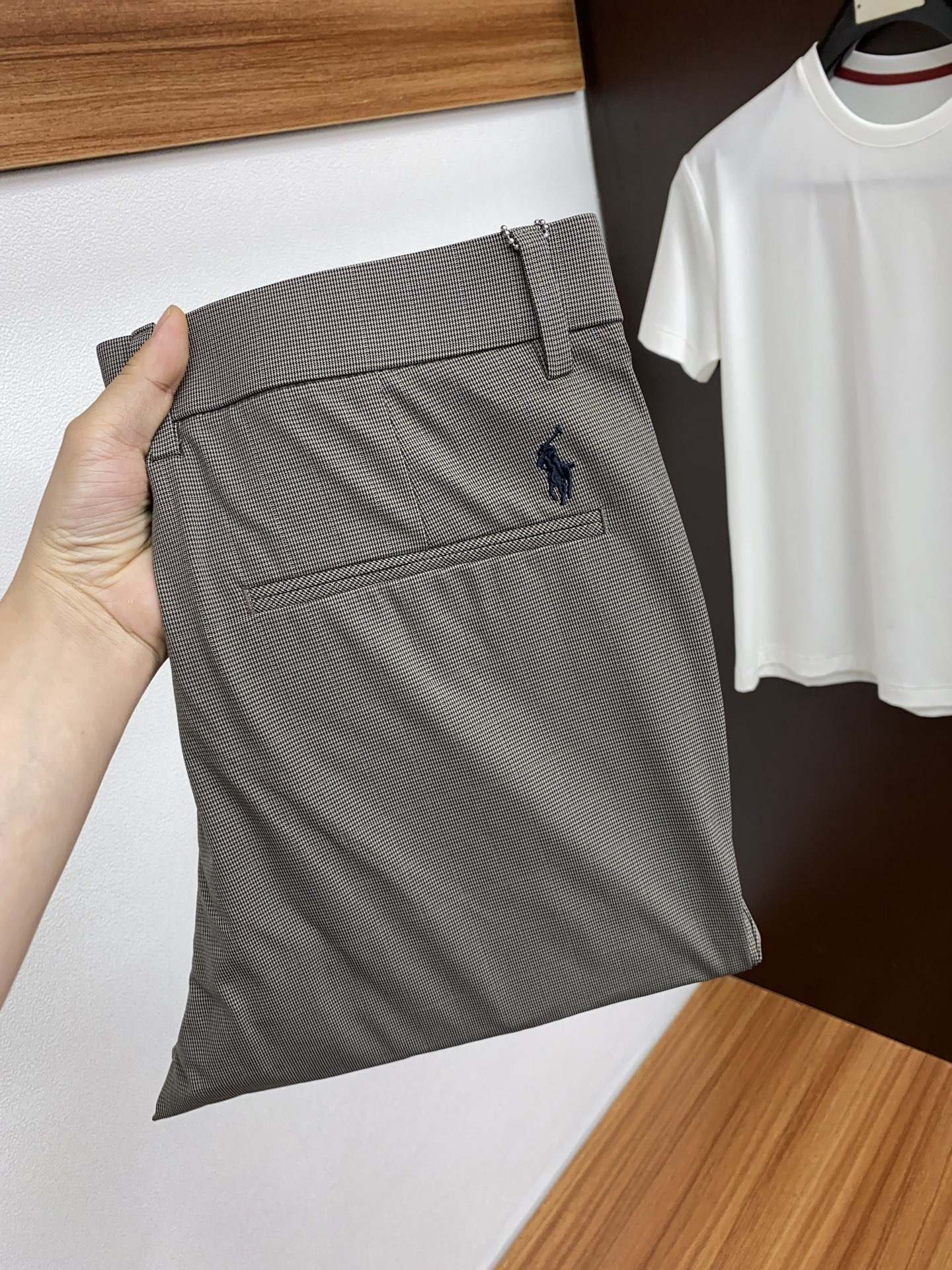 NO:122058,Ruff Lauren 2025 new casual trousers!  The official website simultaneously sells imported custom high-end fabrics, soft and breathable, complete with three standards, impeccable details, excellent upper body effect, perfect combination of business and casual style, and an indispensable versatile product in the closet!  Number of codes 30-38, alexander wang19860909拉夫劳伦 2025新款休闲西裤！官网同步发售进口定制高端面料,触感柔软透气 三标齐全 细节无可挑剔,上身效果超棒,完美兼具商务与休闲风格穿搭,衣橱里必不可缺少的百搭臻品！ 码数 30-38,,alexander wang,Men's clothing