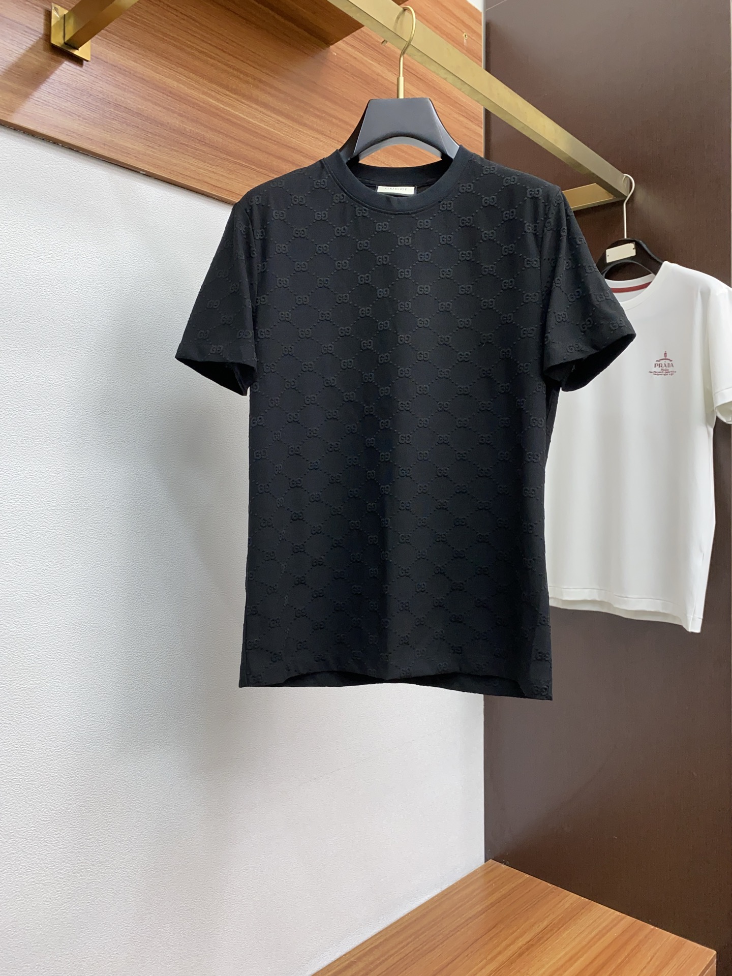 NO:124073,Guqi, exclusively for new men's casual jacquard short sleeves, high-end customization, high-end version, fashionable and versatile original imported cotton fabric, customized mercerized jacquard fabric design, super soft and delicate, skin-friendly and comfortable to wear, high-end boutique, OEM, fine-made top body, very good, men's essential items, number of 48-56,, T-shirt, alexander wang19860909古奇 独家专供新款男士休闲提花短袖 高端定制 高版本 时尚百搭爆款原版进口纯棉面料 定制丝光提花面料设计 手感超柔软细腻 穿着亲肤舒适 高端精品 代工厂精细做上身非常赞 男士必备单品 码数48-56,,T-shirt,alexander wang,Men's clothing