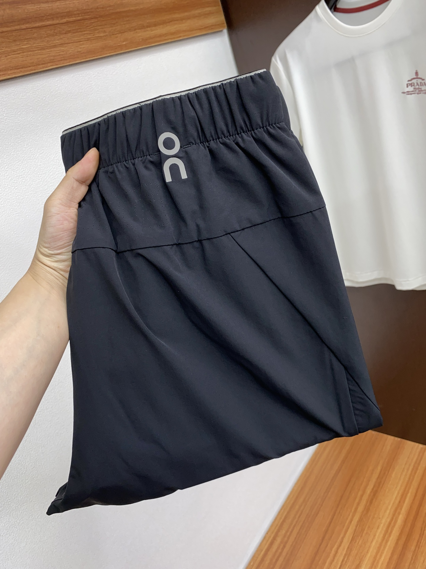 NO:124080,Luo Yiwei Company's high-end orders are customized with high quality and fashionable quick-drying outdoor casual pants. Super versatile style. Exclusive custom fabric, delicate and soft, close and comfortable, and super stylish on the upper body! The latest hardware and accessories of the original custom counter are super beautiful, the upper body shows long legs, the inner and the wiring is impeccable, you can attend any occasion, again emphasize that the fabric is very, very classy! Code number M-3xL, loewe,alexander wang19860909罗意威 公司高级订单订制高品质时尚 速干户外休闲裤.超级百搭款.独家定制面料,手感细腻柔软,贴身舒适,上身超有型！原版定制专柜最新五金辅料.超靓版型、上身显腿修长,內里,走线都无可挑剔,任何场合都可出席,再次强调面料非常非常显档次！码数 M-3xL,,loewe,alexander wang,Men's clothing