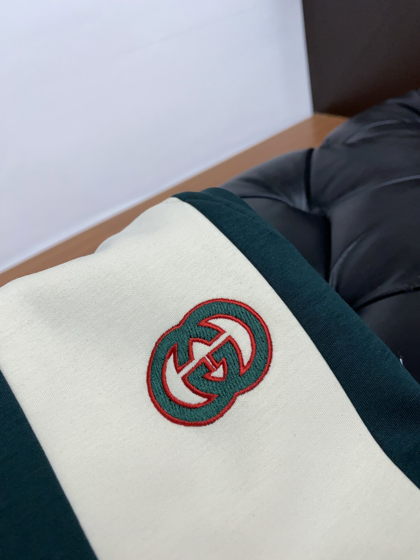 “New Guch Specialty Products: High-Quality Fashion Pants and Custom Cabinets with Latest Hardware” - 图片 4