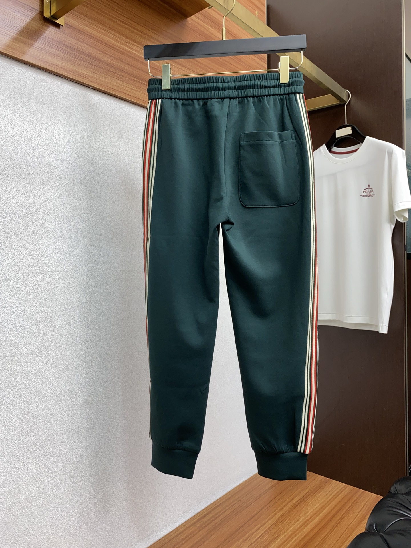 “New Guch Specialty Products: High-Quality Fashion Pants and Custom Cabinets with Latest Hardware” - 图片 8