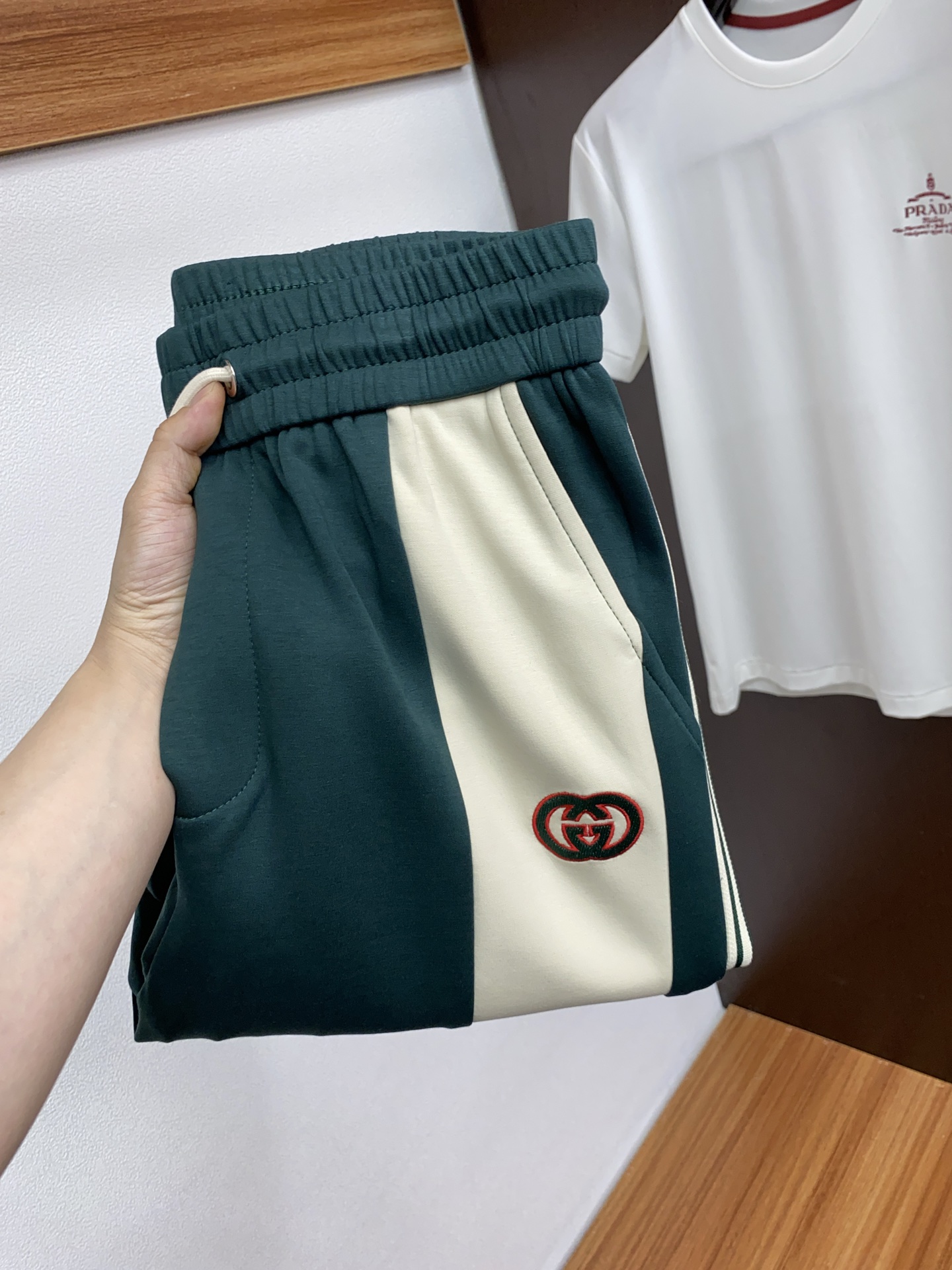 “New Guch Specialty Products: High-Quality Fashion Pants and Custom Cabinets with Latest Hardware” - 图片 1