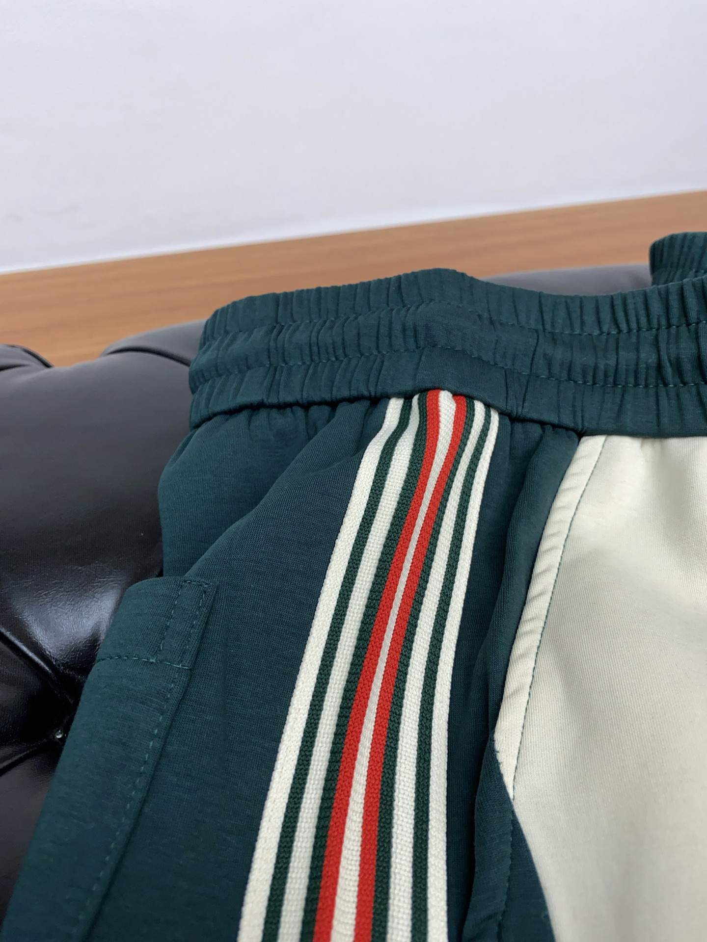 “New Guch Specialty Products: High-Quality Fashion Pants and Custom Cabinets with Latest Hardware” - 图片 5