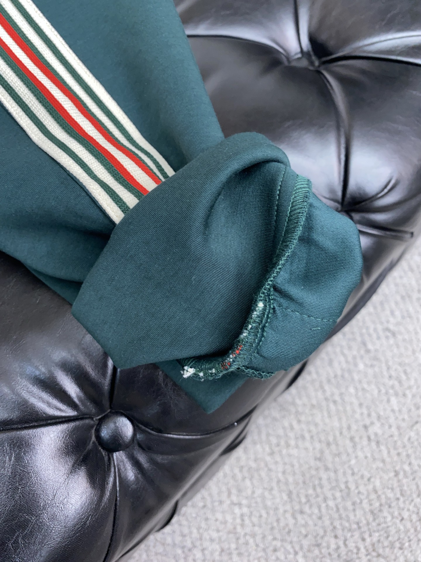“New Guch Specialty Products: High-Quality Fashion Pants and Custom Cabinets with Latest Hardware” - 图片 7