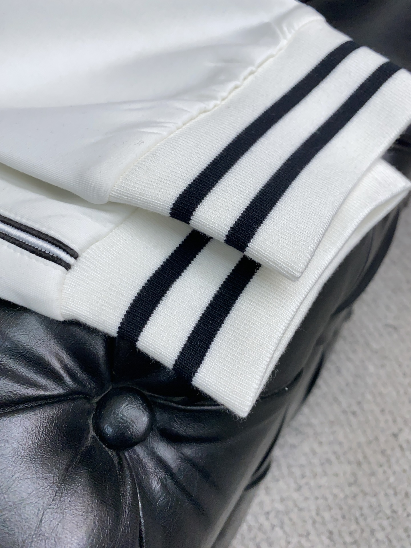 “High-Quality Fashion Pants & Custom Cabinets: Rowyway’s Latest Products Unveiled” - 图片 6