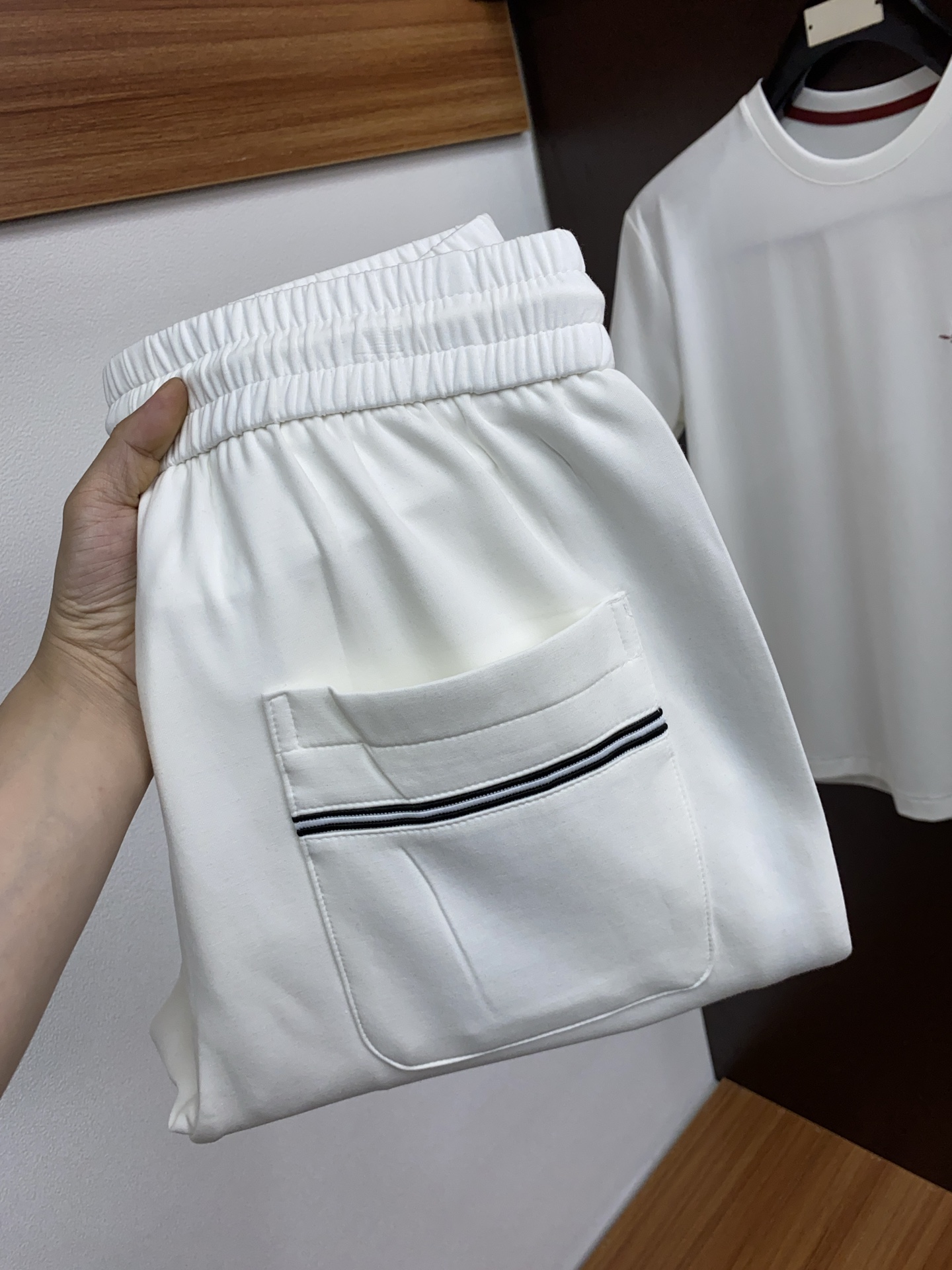 “High-Quality Fashion Pants & Custom Cabinets: Rowyway’s Latest Products Unveiled” - 图片 1