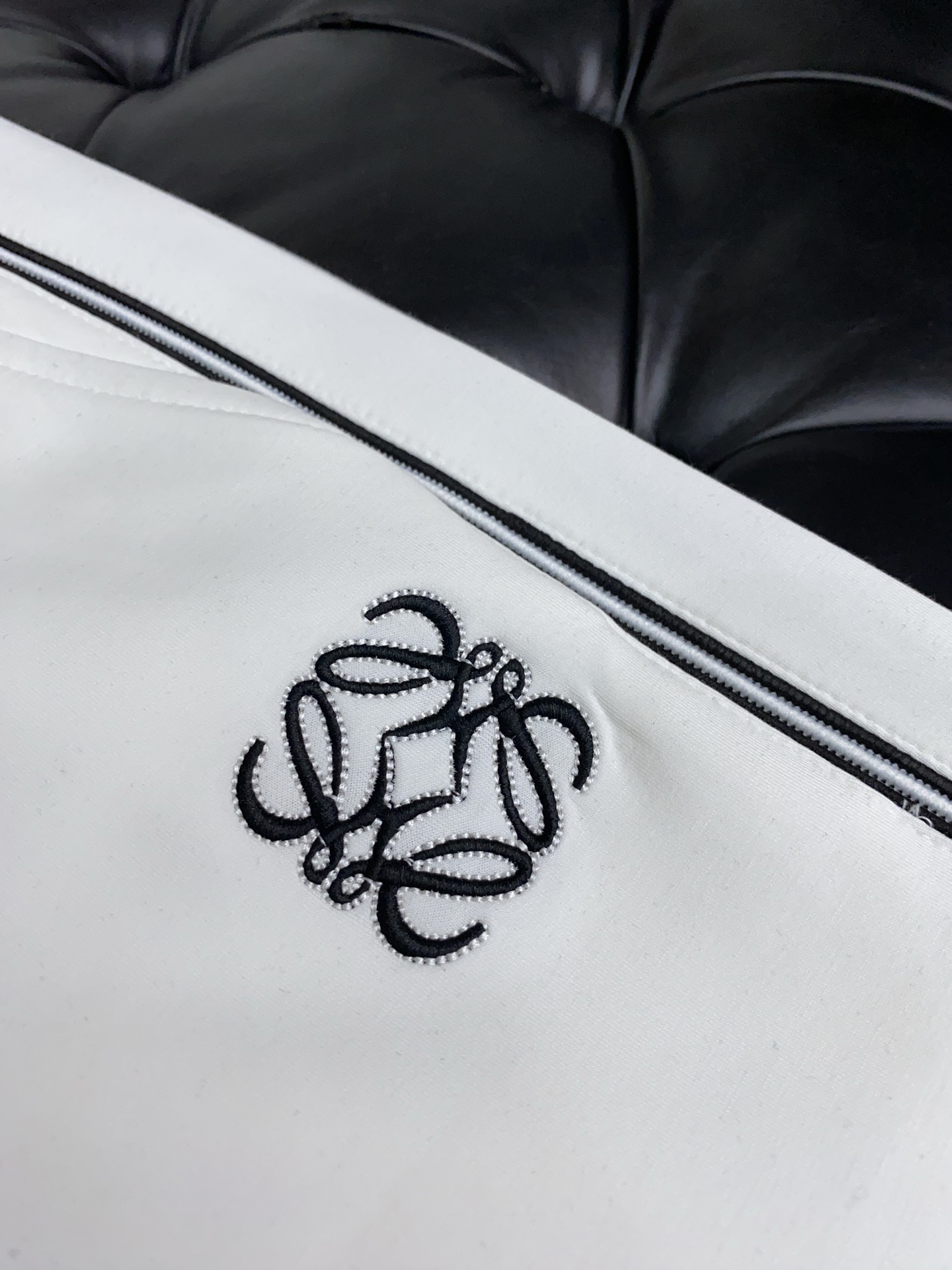 “High-Quality Fashion Pants & Custom Cabinets: Rowyway’s Latest Products Unveiled” - 图片 4