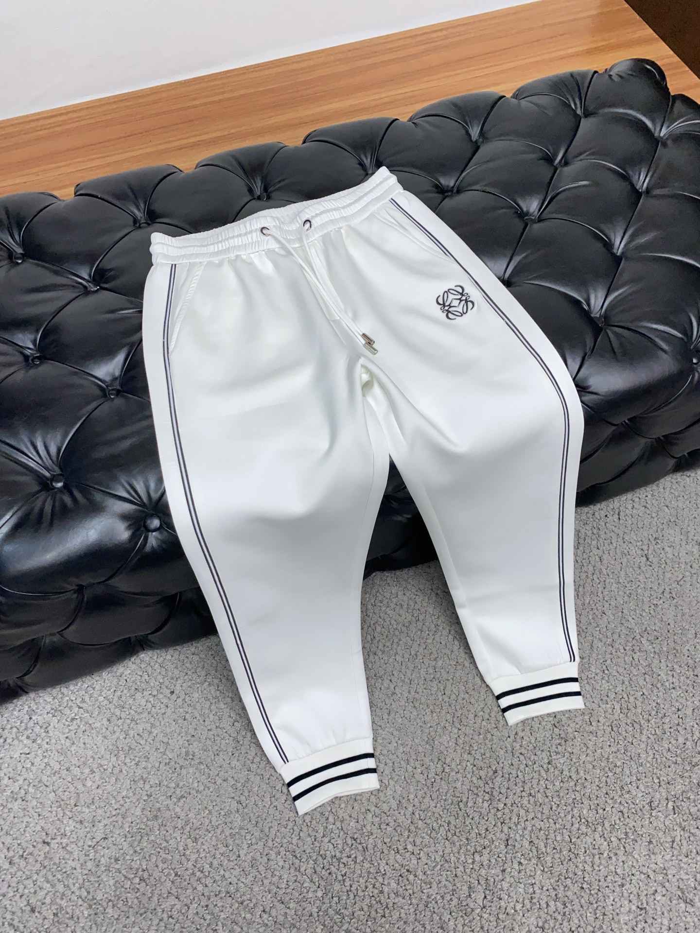 “High-Quality Fashion Pants & Custom Cabinets: Rowyway’s Latest Products Unveiled” - 图片 5