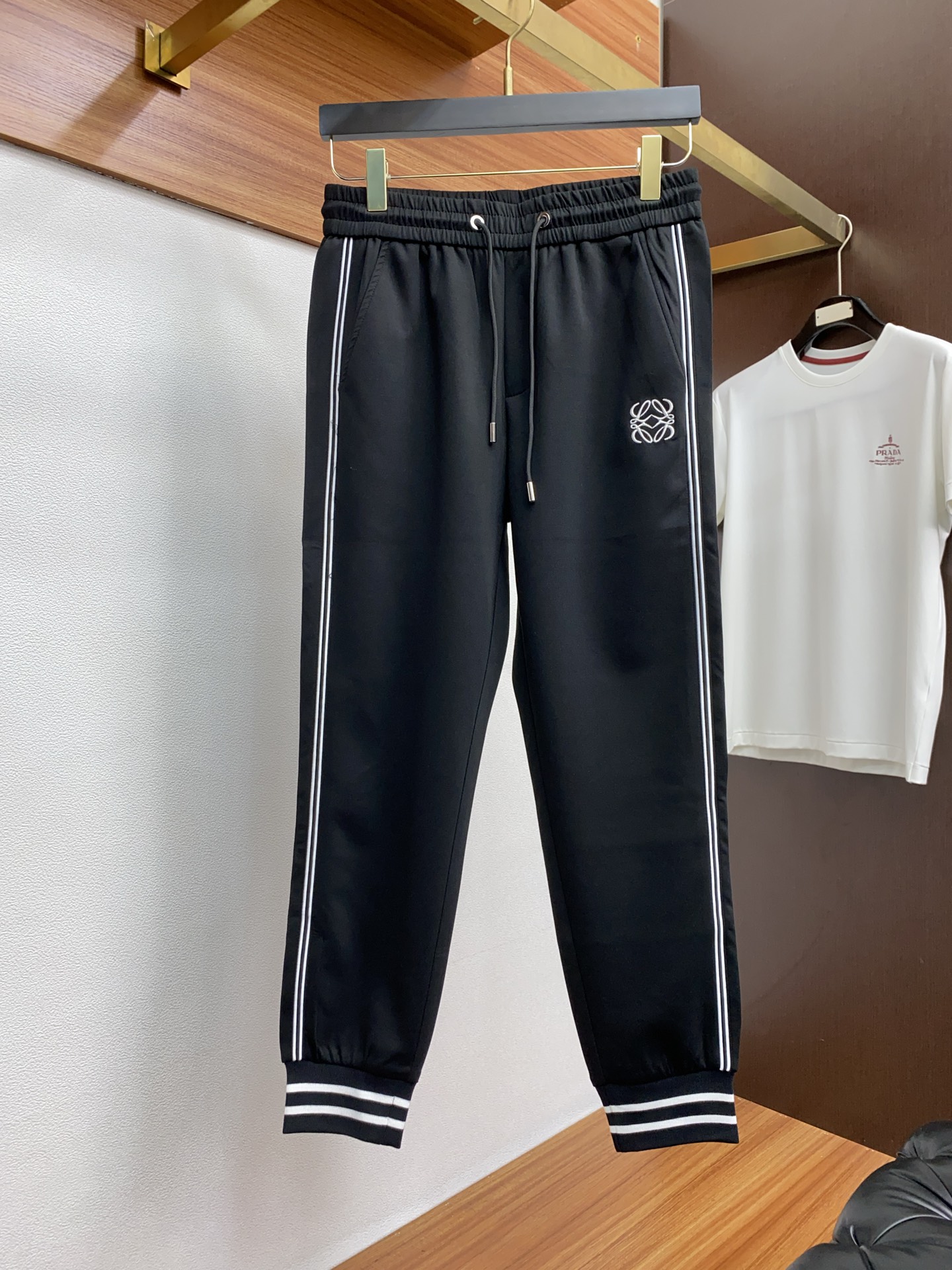 “New High-Quality Fashion Leisure Pants and Custom Cabinets with Latest Hardware” - 图片 2