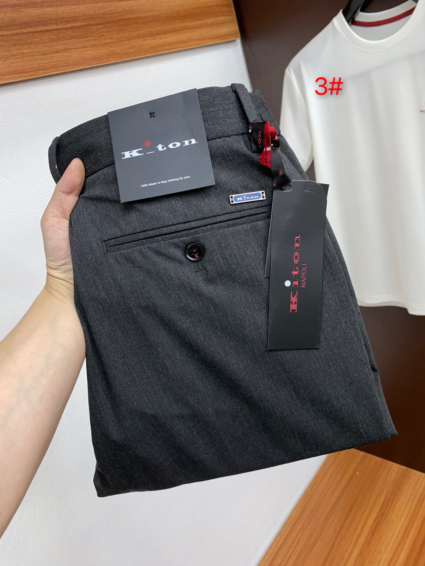 NO:122056,Kiton 2025 new casual trousers!  The Italian high-end brand is simultaneously released on the official website of the official website of the imported custom high-end custom linen and cotton fabric, soft and breathable, complete with three standards, impeccable details, excellent upper body effect, perfect combination of business and casual style, an indispensable versatile product in the closet!  Number of codes 30-40 (no 37), alexander wang19860909kiton 2025新款休闲西裤！意大利高端品牌 官网同步发售进口定制高端定制麻棉面料,触感柔软透气 三标齐全 细节无可挑剔,上身效果超棒,完美兼具商务与休闲风格穿搭,衣橱里必不可缺少的百搭臻品！ 码数 30-40（无37）,,alexander wang,Men's clothing