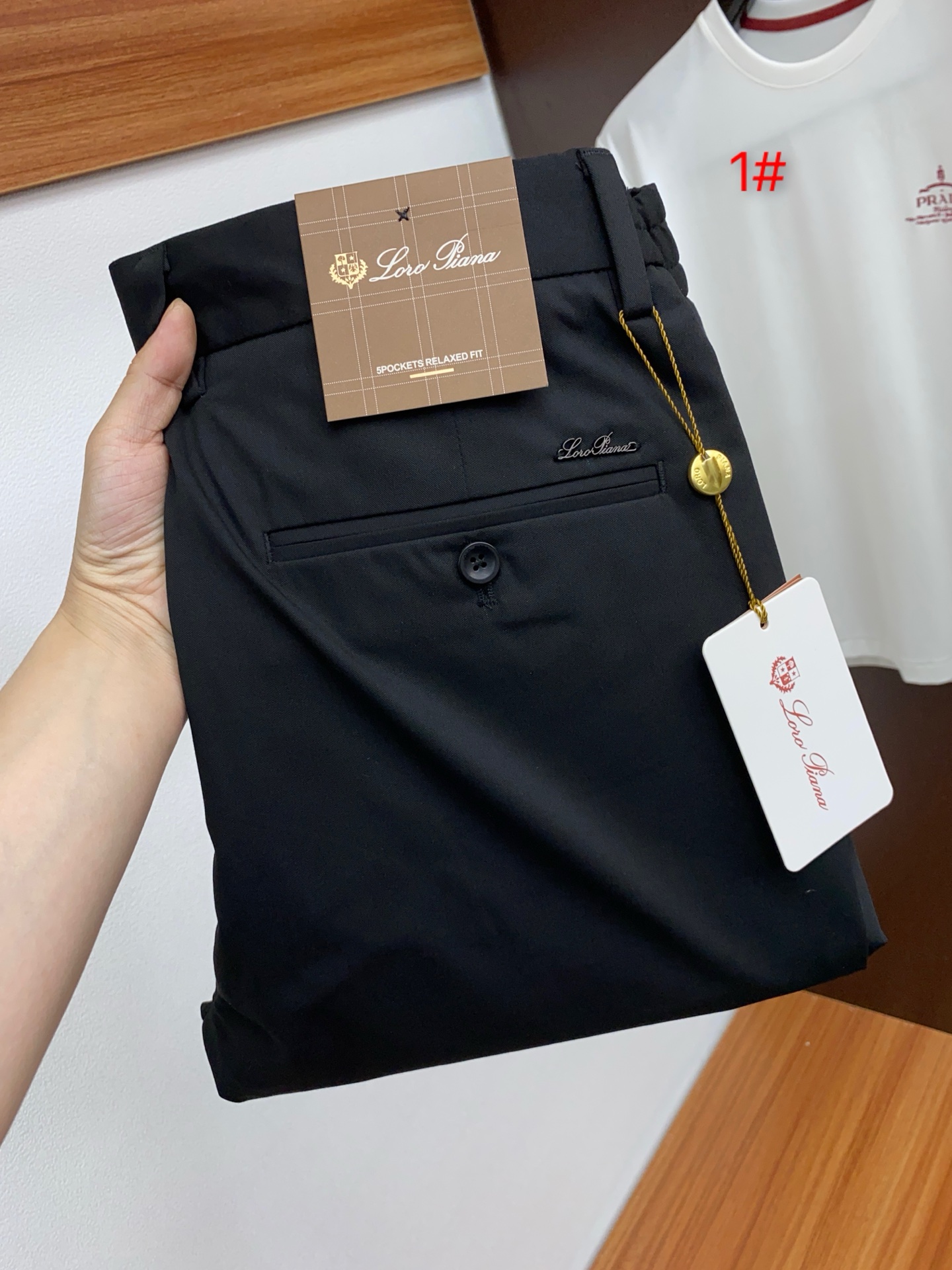 NO:124101,LP new casual trousers!  The Italian high-end brand is simultaneously released on the official website of the official website of the imported custom high-end custom linen and cotton fabric, soft and breathable, complete with three standards, impeccable details, excellent upper body effect, perfect combination of business and casual style, an indispensable versatile product in the closet!  Number of codes 30-40 (no 37), loro piano, alexander wang19860909LP 新款休闲西裤！意大利高端品牌 官网同步发售进口定制高端定制麻棉面料,触感柔软透气 三标齐全 细节无可挑剔,上身效果超棒,完美兼具商务与休闲风格穿搭,衣橱里必不可缺少的百搭臻品！ 码数 30-40（无37）,,loro piana,alexander wang,Men's clothing