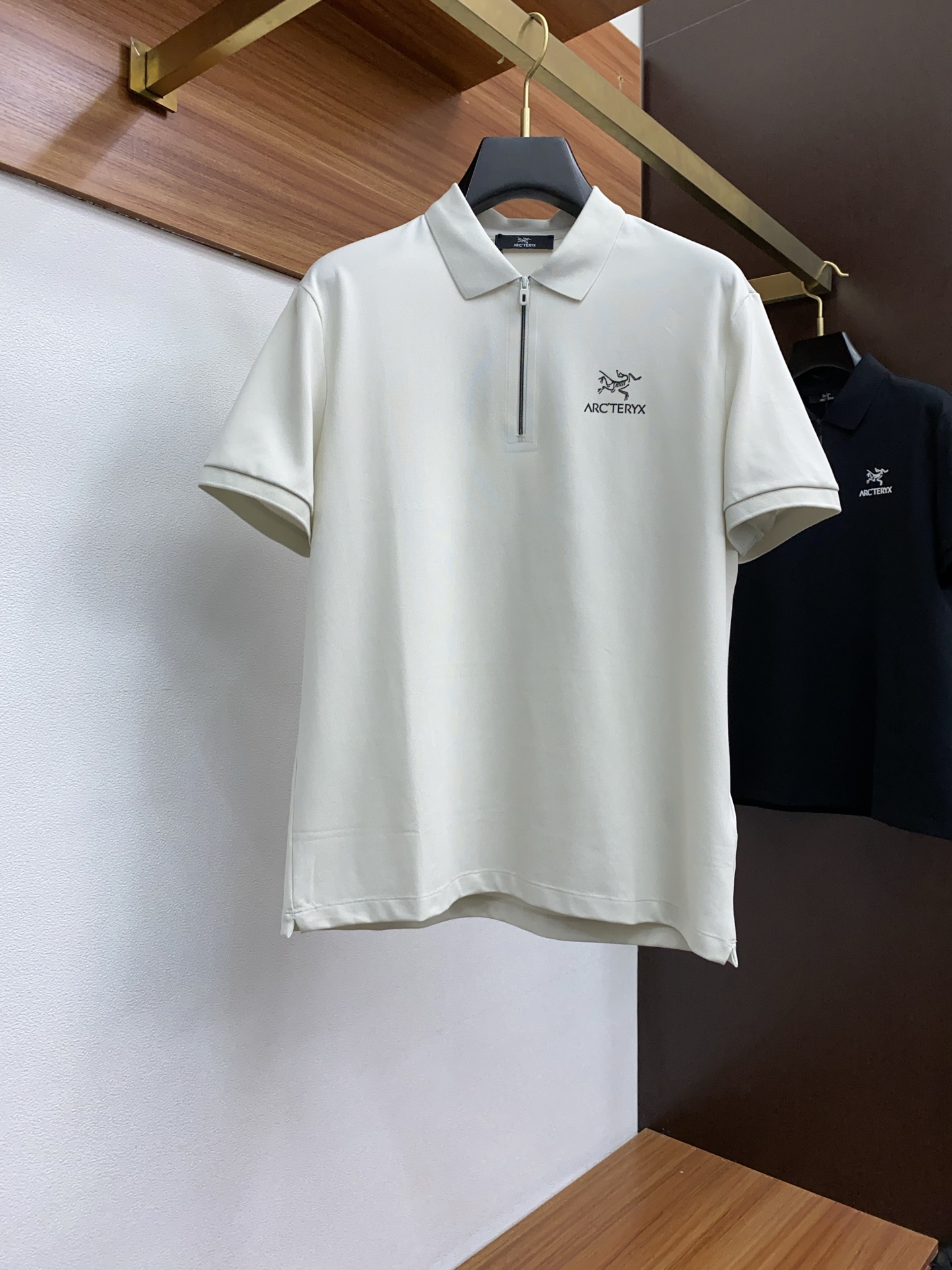 NO:126425,Archaeopteryx, new autumn and winter products, official website synchronization, mature men, light-climbing men, favorite style, classic and atmospheric business and casual Polo neck long-sleeved T-shirt, using top-grade Xinjiang double mercerized cotton fabric, comfortable and breathable, delicate texture, super soft and skin-friendly touch!  Luxurious and noble lapel design, tailoring is a slim fit, absolutely crisp and handsome fit!  This density of sewing process is absolutely meticulous in handling details!  Code number M-3XL 21,arc'teryx,tees,t-shirt,alexander wang19860909始祖鸟 秋冬新品 官网同步 熟男 轻熟男 最爱款式 经典大气百搭商务休闲Polo领长袖T恤 采用顶级新疆双丝光棉面料 舒适透气 质感细腻 超柔软亲肤触感！奢华高贵 翻领设计,剪裁属于修身版型 绝对挺括帅气的合体型！这种密度的缝制工艺 对待细节处理绝对是一丝不苟！ 码数M-3XL 21,arc'teryx,tees，t-shirt,alexander wang,Men's clothing