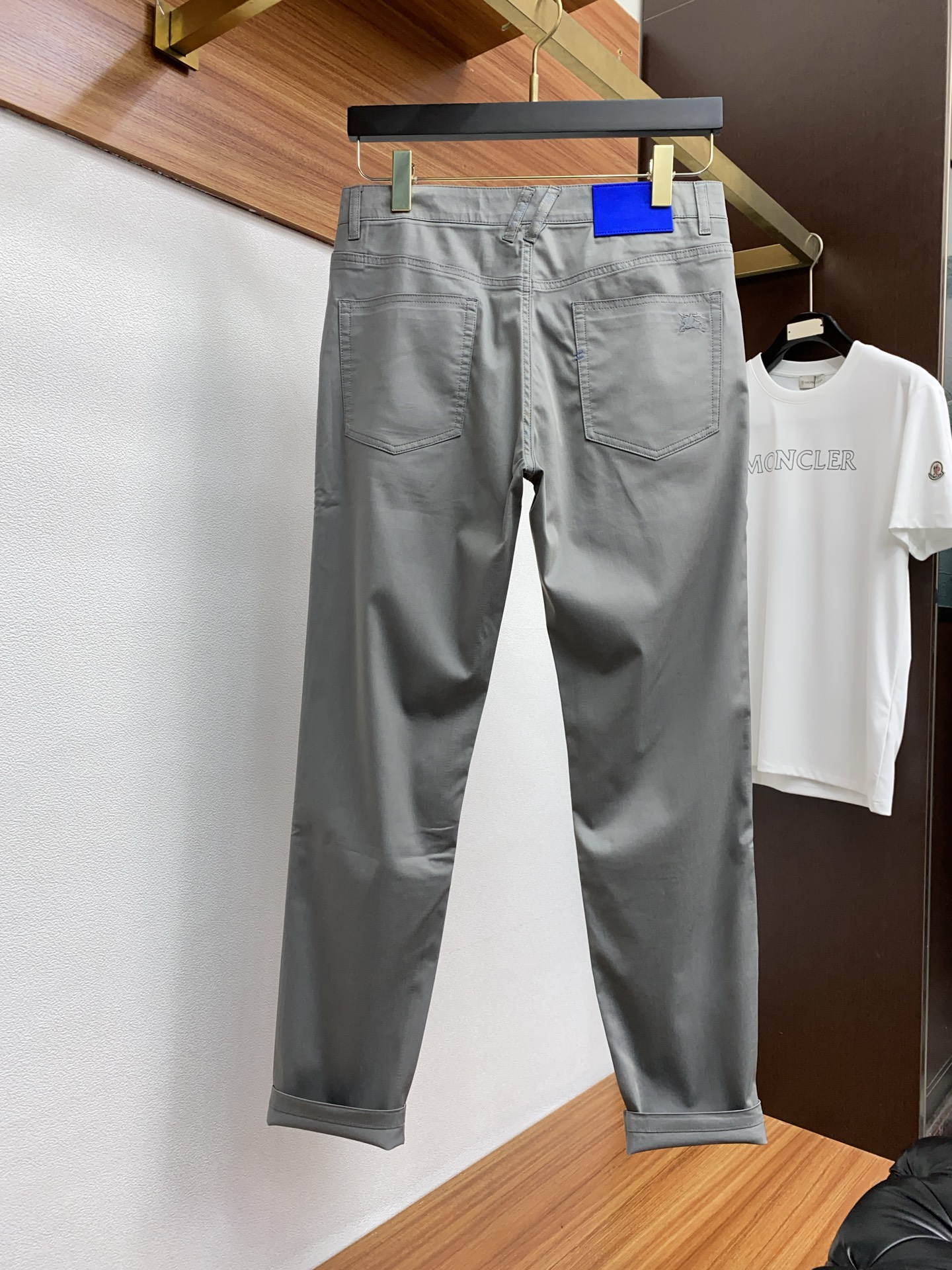 High-End Urban Dresser: Top-Heavy Gold with Fine Details, Unparalleled Value - 图片 8