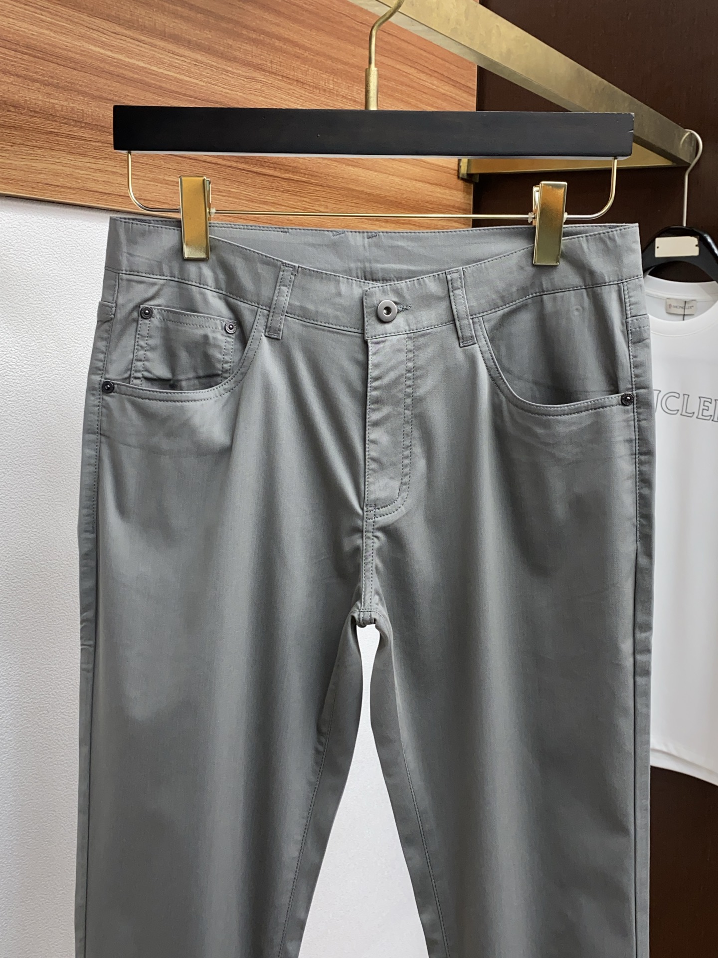 High-End Urban Dresser: Top-Heavy Gold with Fine Details, Unparalleled Value - 图片 3
