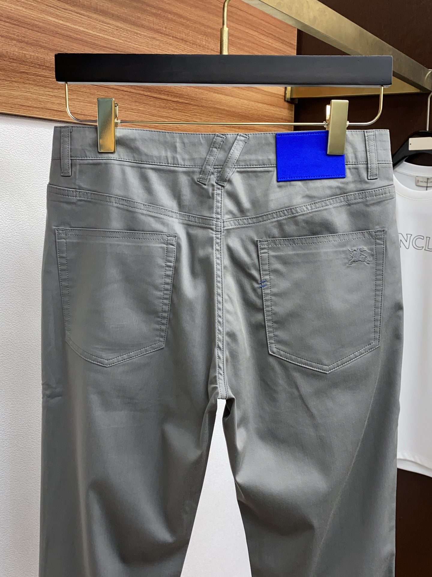 High-End Urban Dresser: Top-Heavy Gold with Fine Details, Unparalleled Value - 图片 9