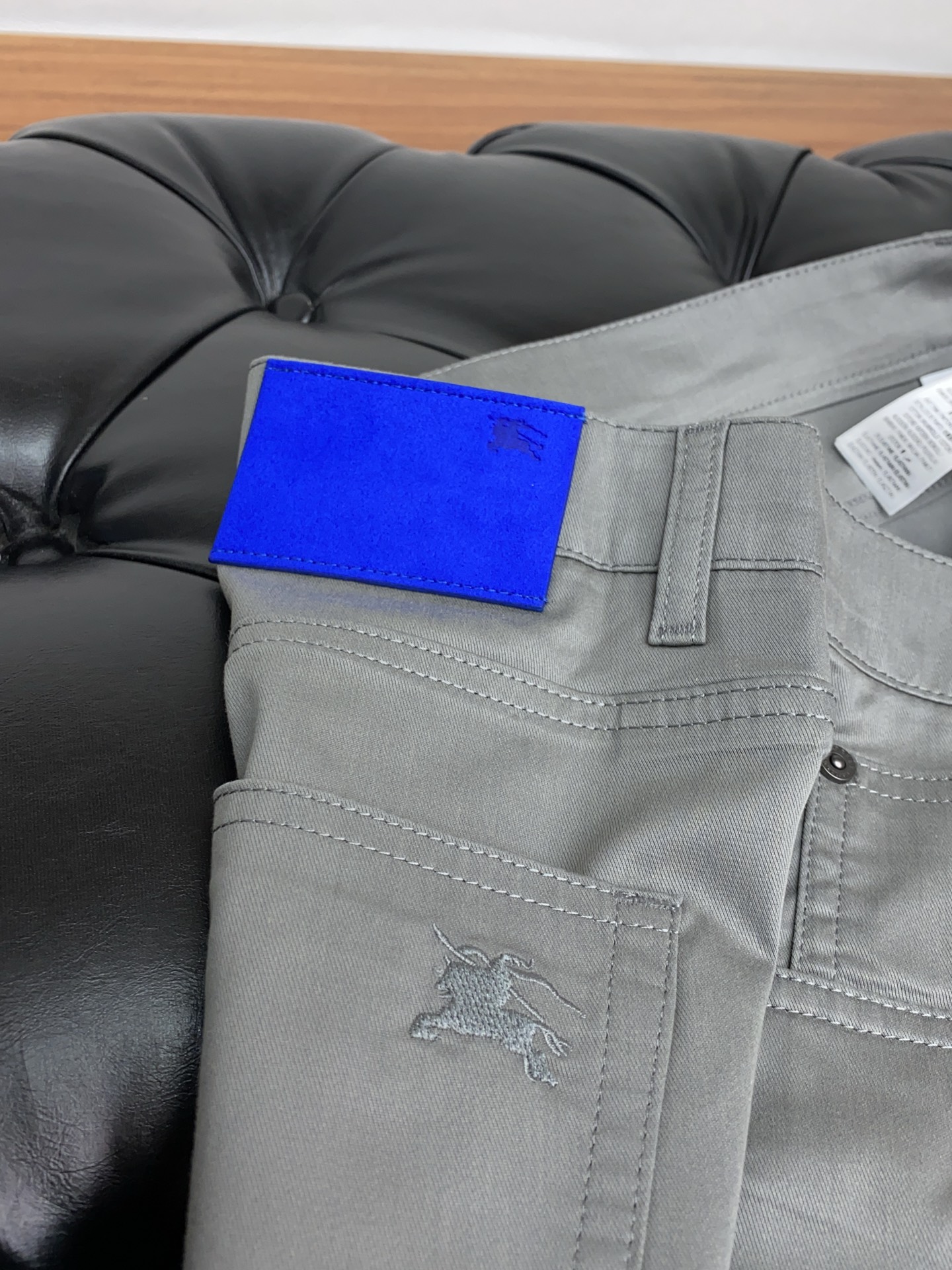 High-End Urban Dresser: Top-Heavy Gold with Fine Details, Unparalleled Value - 图片 5