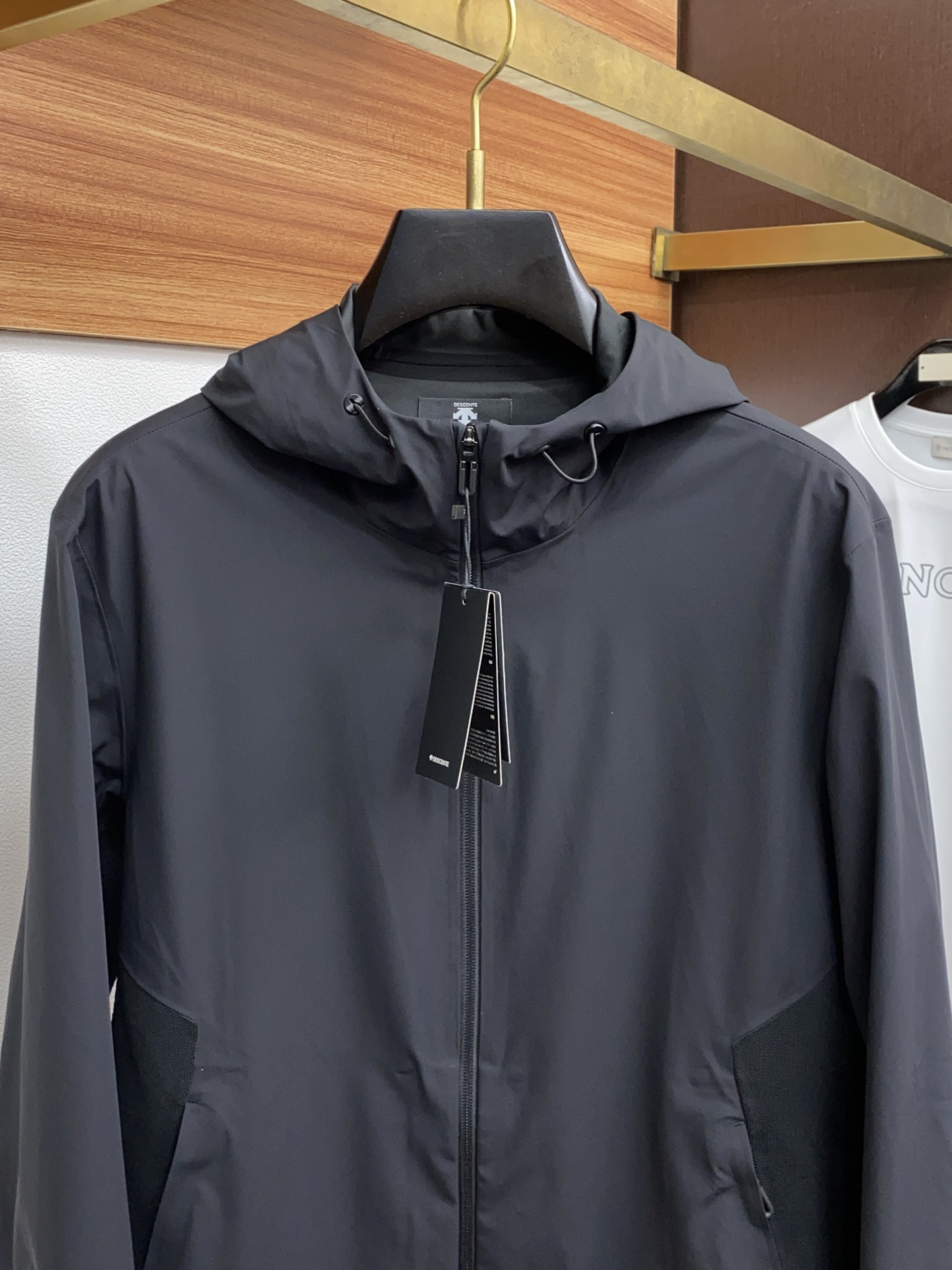 2025 Men’s Hooded Jackets: Italian Style and Outdoor Functionality Integrated Perfectly. - 图片 2