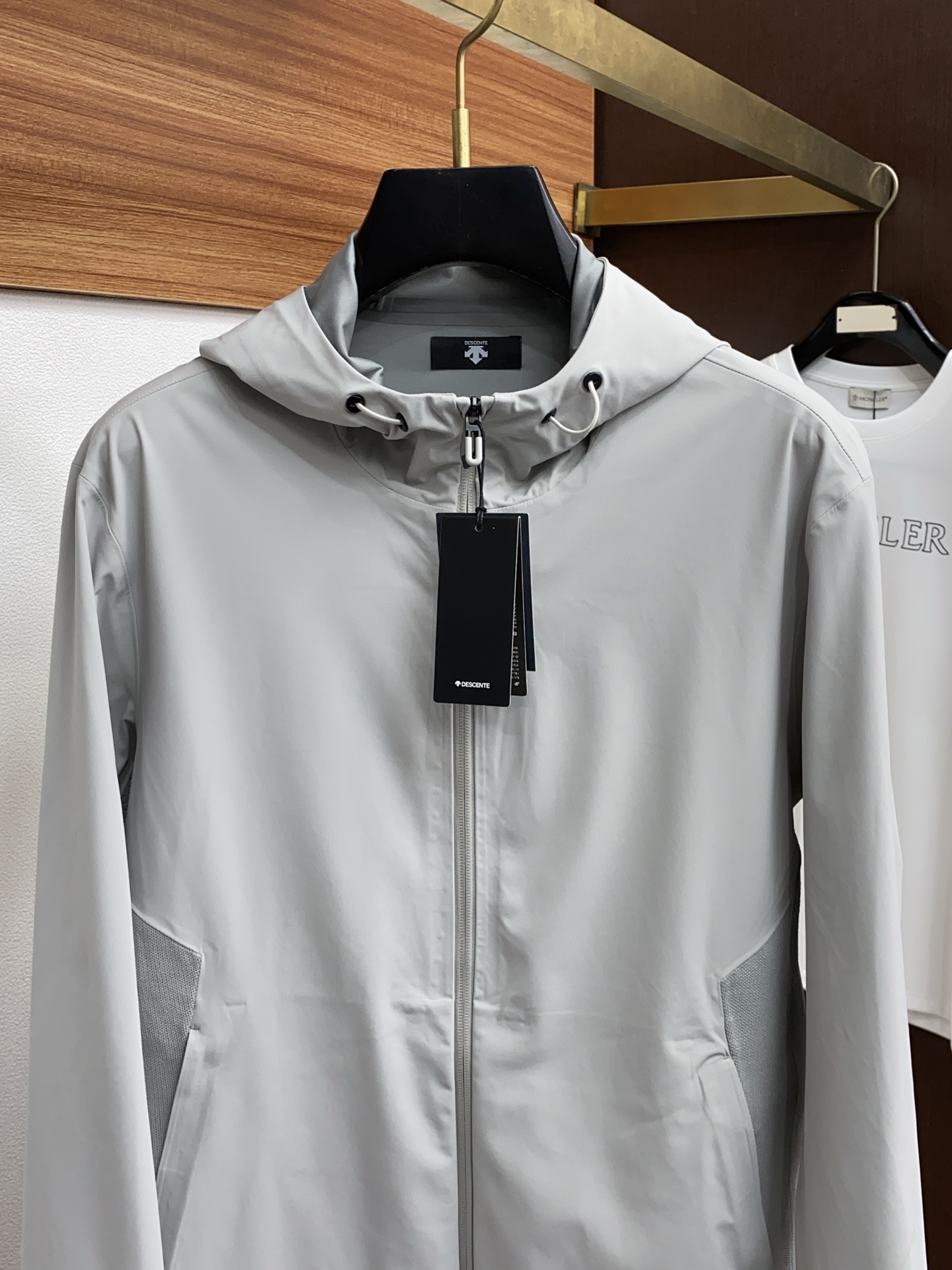 P986 FW Men’s Hooded Jackets 2025: Italian Style with Outdoor Functionality, Personal & Elegant. - 图片 2