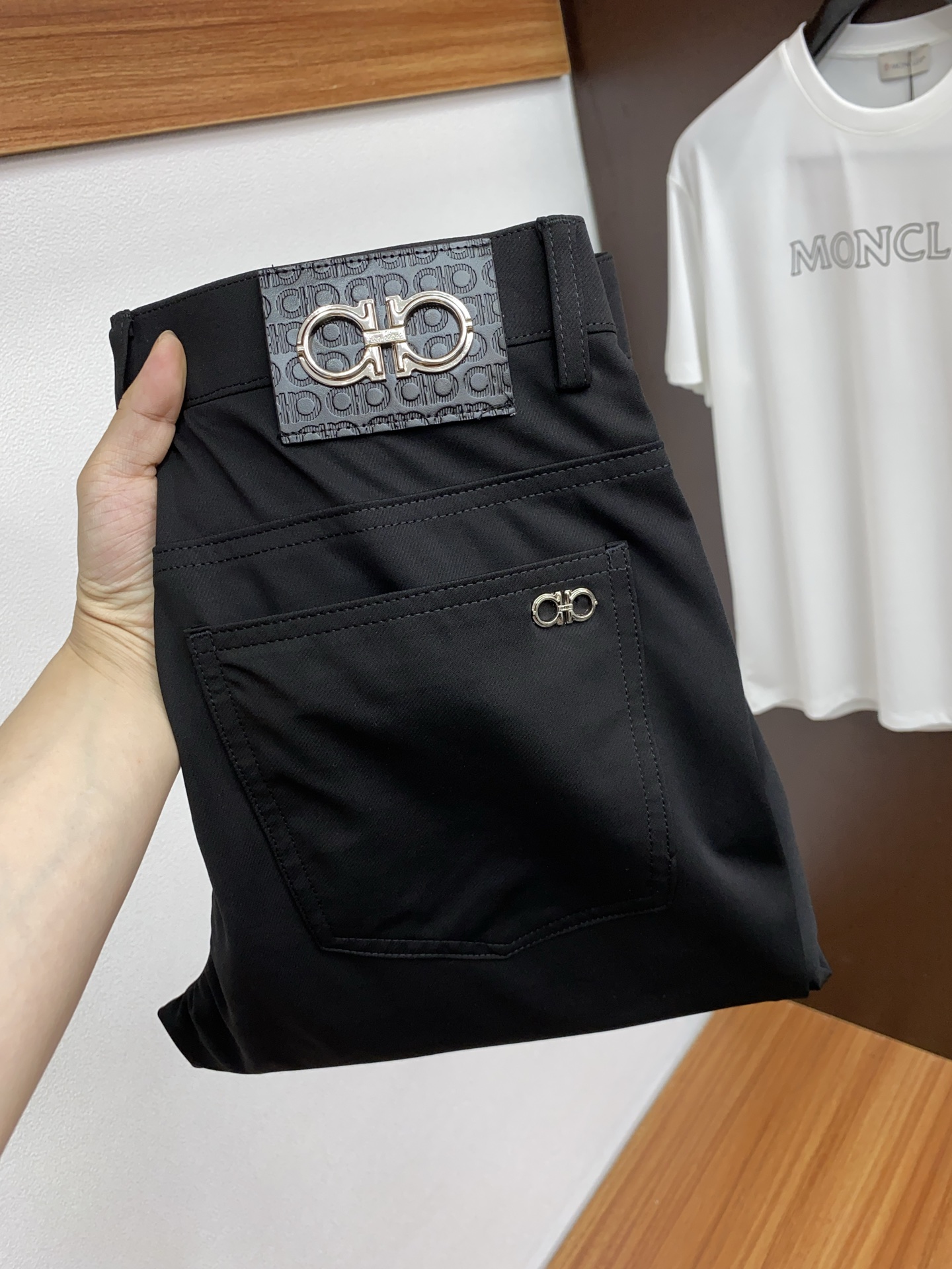 Top-Tide Fashioners: New Five-Pack of Urban Leisure Jeans for Spring/Summer