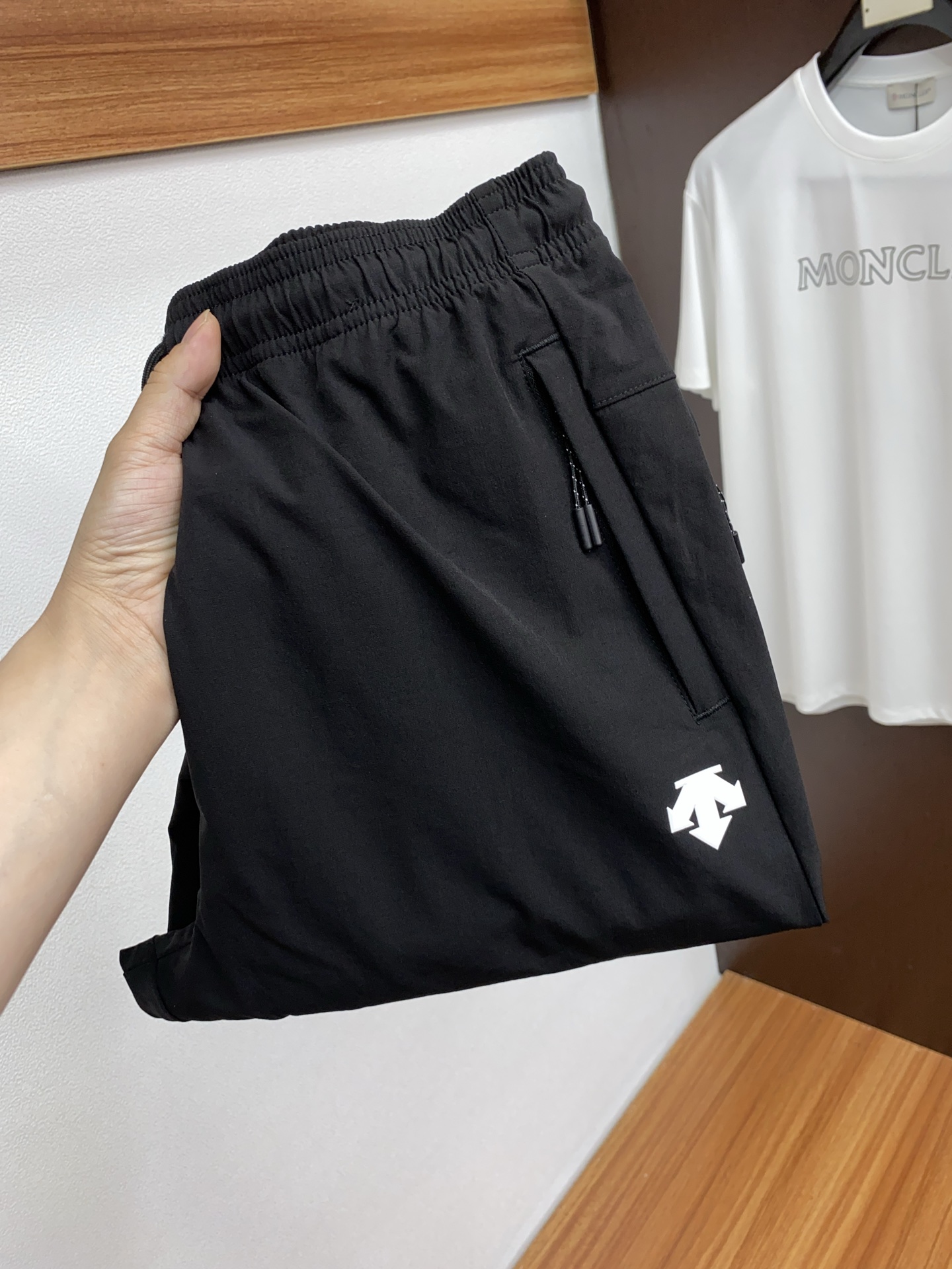 NO:125619,DiSant Size L-5xL, one size smaller, men's casual pants, quick-dry fabric casual pants, the latest upper body style is invincible!  This pants are very versatile, elastic waistline, and can be worn for daily work and outdoor sports. It is a perfect combination of fashionable and leisure and outdoor sports, so whether you wear them normally or outdoors, it is your best choice. Extreme comfort and quick sweating are the most popular key points, improving the comfort of wearing and suitable for aerobics and trail running conditions. This style is a running casual pants with an extremely wide range of applications, allowing you to naturally maintain a love for sports in summer, or you can wear them in casual life.19860909迪桑特尺码L-5xL 偏小一码 男士休闲裤 速干面料休闲裤,最新款上身版型无敌正！ 绝对可以闭眼收的一款 此款裤子非常百搭,弹力腰围,日常上班 户外运动都可以穿着,是时尚休闲与户外运动的完美结合,所以无论您平时穿或者户外穿都是您的最佳选择. 极致舒适和快速排汗是备受青睐的重点,提升穿着舒适度,适合有氧运动和越野跑条件下穿着,此款是一件适用范围极其广泛的跑步休闲裤,让你在夏天自然可以保持对运动热爱,也可以在休闲生活中穿着 码,,alexander wang,Men's clothing