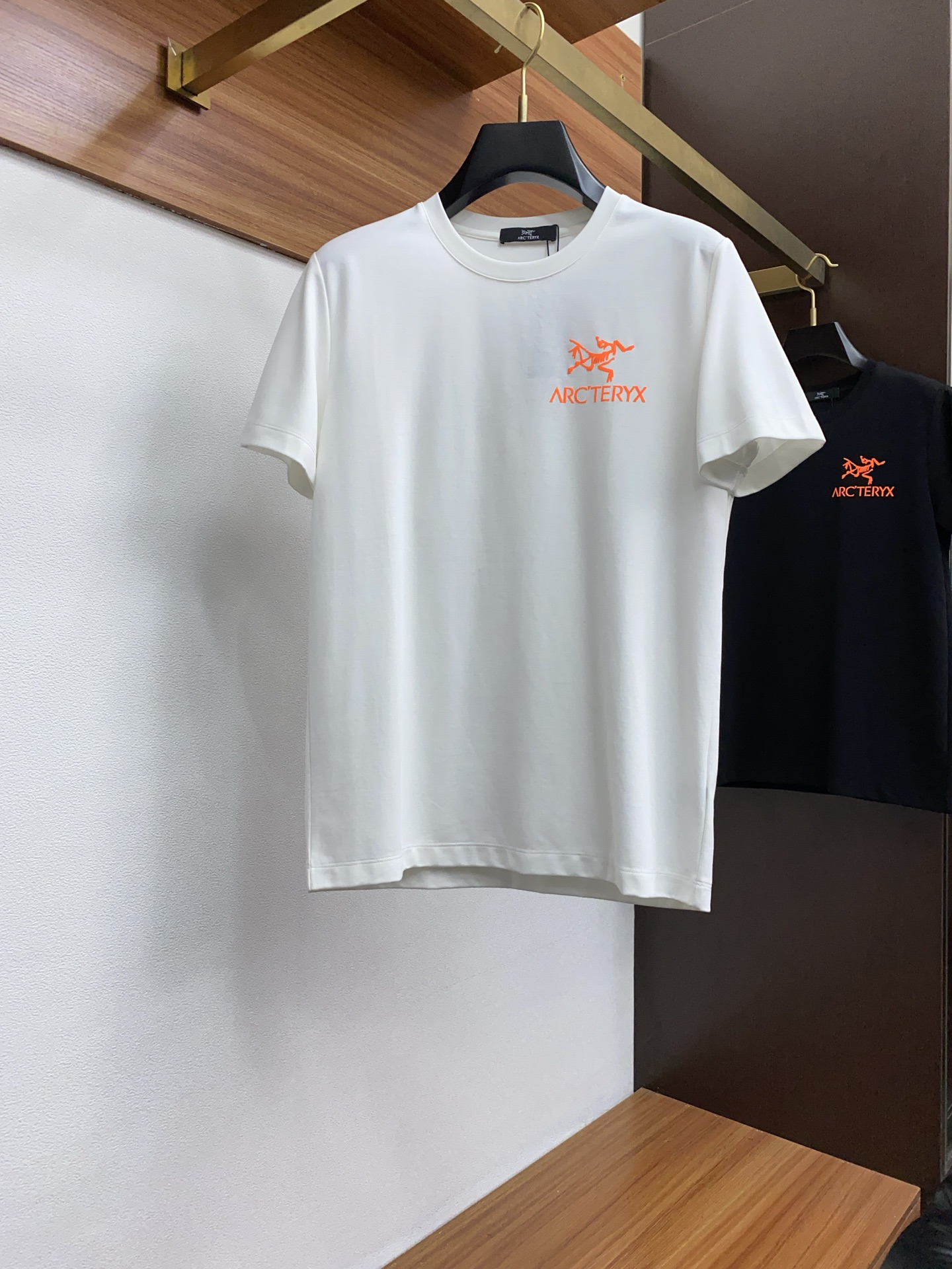 NO:125596,Archaeoptera Bird 2025 spring and summer show top imported linen cotton fabric short sleeve slim fit style The counter model is fashionable and luxurious, the quality is unquestionable, the upper body effect is excellent, the same style on the luxury official website, the number of codes M-3xL, arc'teryx, T-shirt, alexander wang19860909始祖鸟 2025春夏秀款顶级进口匹麻棉面料短袖 修身版型 专柜款时尚不失奢华 品质毋庸置疑 上身效果超赞,奢华官网同款 码数 M-3xL,arc'teryx,T-shirt,alexander wang,Men's clothing