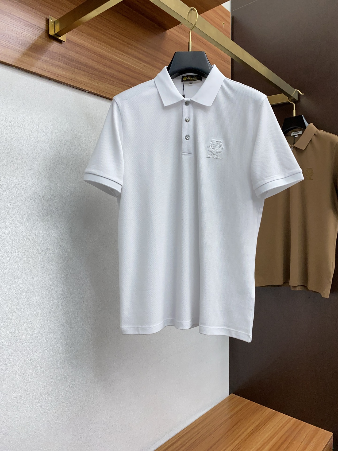 NO:142042,LP 1995ss New early spring men's lapel Polo short sleeves, original customization of counter, Xinjiang high-quality long velvet cotton fabric, chest inlay, original resin rubber brand, fashionable and versatile, without losing the big brand elements, light business design, easy to control various occasions Size: M-3xL,,loro piano,T-shirt,alexander wang19860909LP 1995ss 早春新品男士翻领Polo短袖 专柜原版定制 新疆精品长绒棉面料 胸口镶嵌 原版树脂胶牌 时尚又百搭 又不失大牌元素 轻商务设计 轻松驾驭各种场合 尺码:M-3xL,,loro piana,T-shirt,alexander wang,Men's clothing