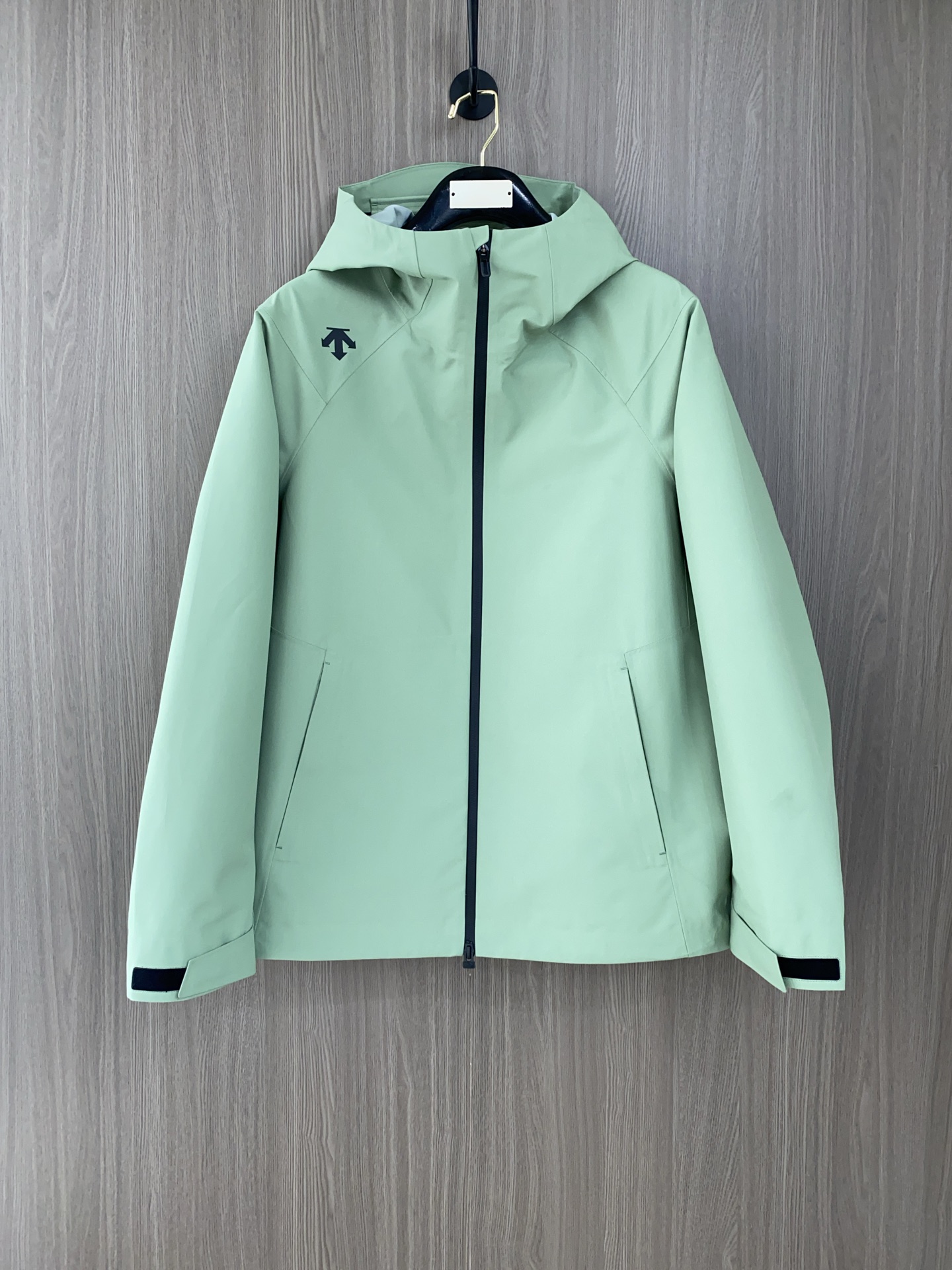 NO:135719,DiSant early spring style 2025 latest fashion designer jacket jacket. Details show the design changes of high-end structural tailoring to show the diverse image changes of men, slim and neat, tailoring, meet the popular multi-layered outfits and versatile styles of life!  Number of codes 48-56, Jackets & coats, Jackets & coats, Alexander wang19860909迪桑特 早春款2025最新款时尚设计师款夹克外套.处处细节显工艺足够的高级结构性剪裁的设计改变来展现男士多样的形象变化,修身利落、剪裁合体,满足时下正流行的多层次穿搭,生活百搭款式！ 码数48-56,,jackets & coats,jackets & coats,alexander wang,Men's clothing