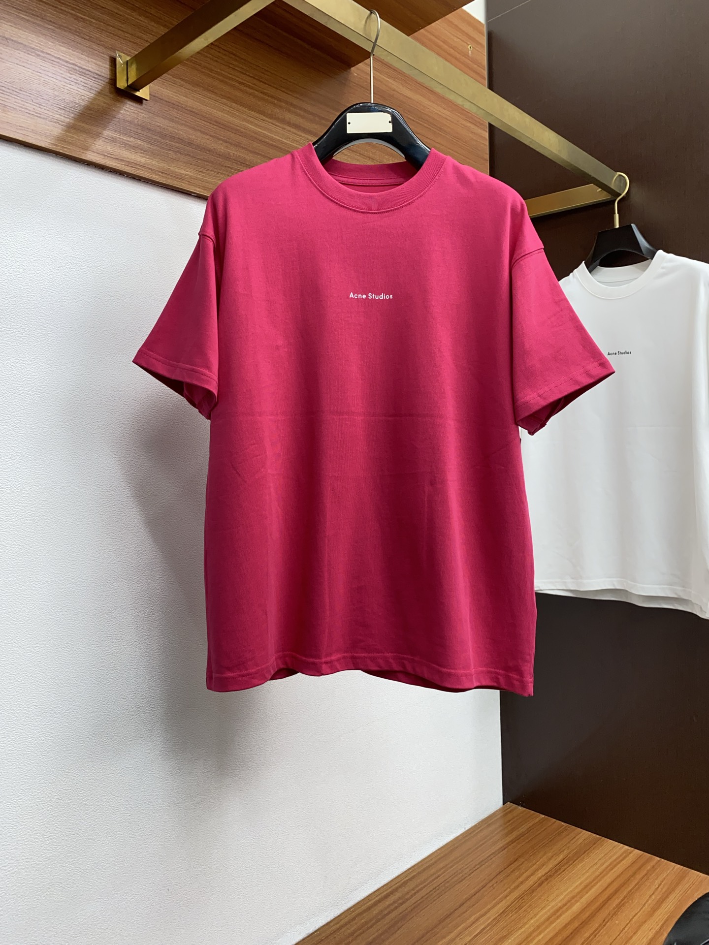 NO:128620,ACNE xs-L broad version 2025 spring and summer AW new product, fashionable and casual round neck short-sleeved T-shirt, special counters are available at the same time, original singles, imported original fabrics, extremely complex craftsmanship, very elegant and fashionable visuals, noble and elegant, from the main fabric to the detailed craftsmanship, highlighting the ingenuity of fashion, acne studios, T-shirt, tees, t-shirt, alexander wang19860909ACNE xs-L 阔版 2025春夏AW新品,时尚休闲圆领短袖T恤,专柜同步有售,原单狠货,进口原版面料,工艺极度复杂,视觉相当雅致时髦,高贵而优雅,从主体面料到细节工艺,彰显时装的匠心所在,,,acne studios,T-shirt,tees，t-shirt,alexander wang,Men's clothing