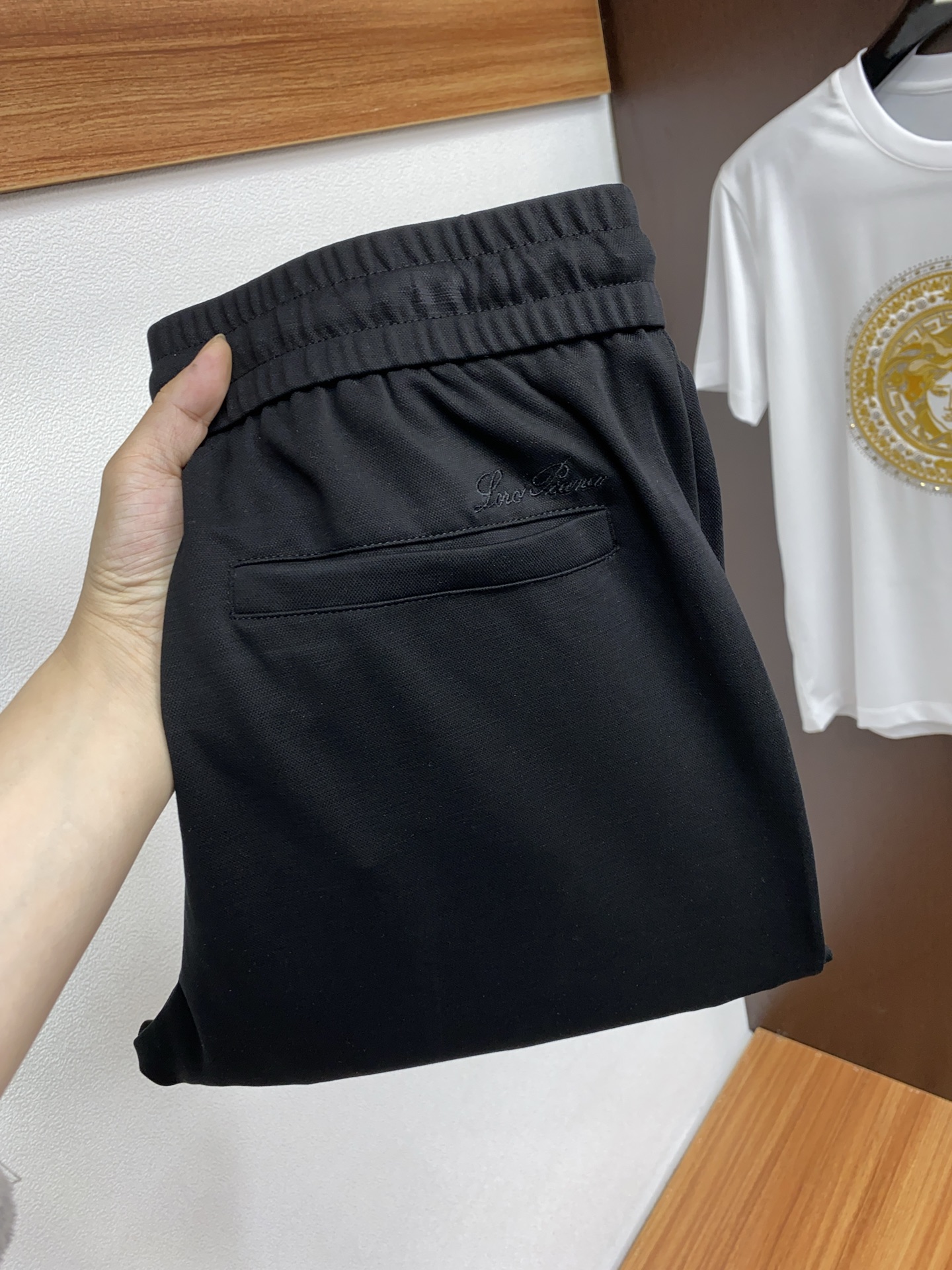 NO:448421,New in summer, high-order light luxury casual, high-order Zhudi cotton fabric, non-scalding and anti-wrinkle # black, code: -,,alexander wang19860909夏季上新 高订轻奢休闲 高订朱棣棉面料 免烫抗皱 # 黑色 码数: -,,alexander wang,Men's clothing