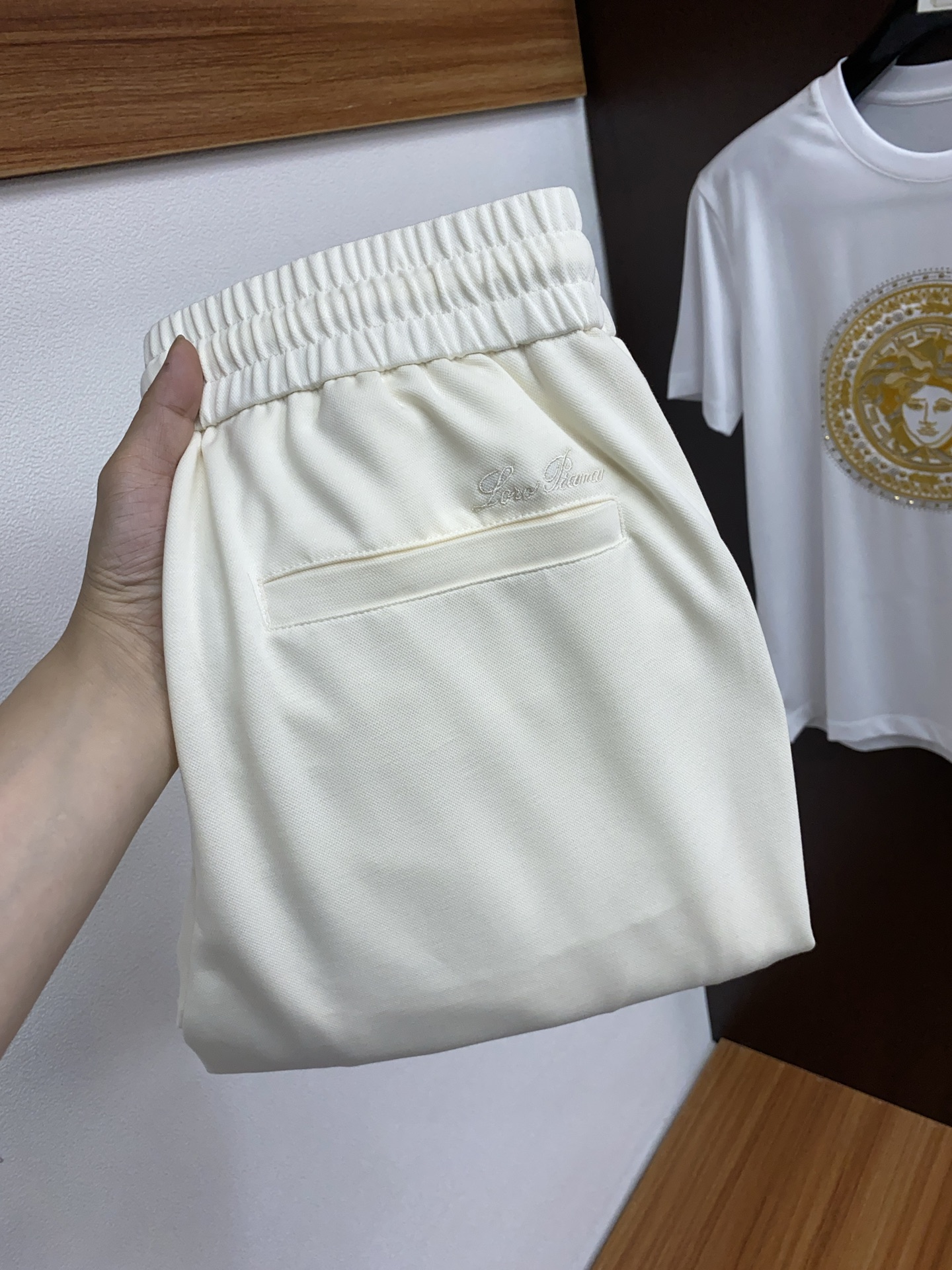 NO:448428,New in summer, high-order light luxury casual, high-order Zhudi cotton fabric, non-scalding and anti-wrinkle # beige Size: -,,alexander wang19860909夏季上新 高订轻奢休闲 高订朱棣棉面料 免烫抗皱 # 米白 码数: -,,alexander wang,Men's clothing