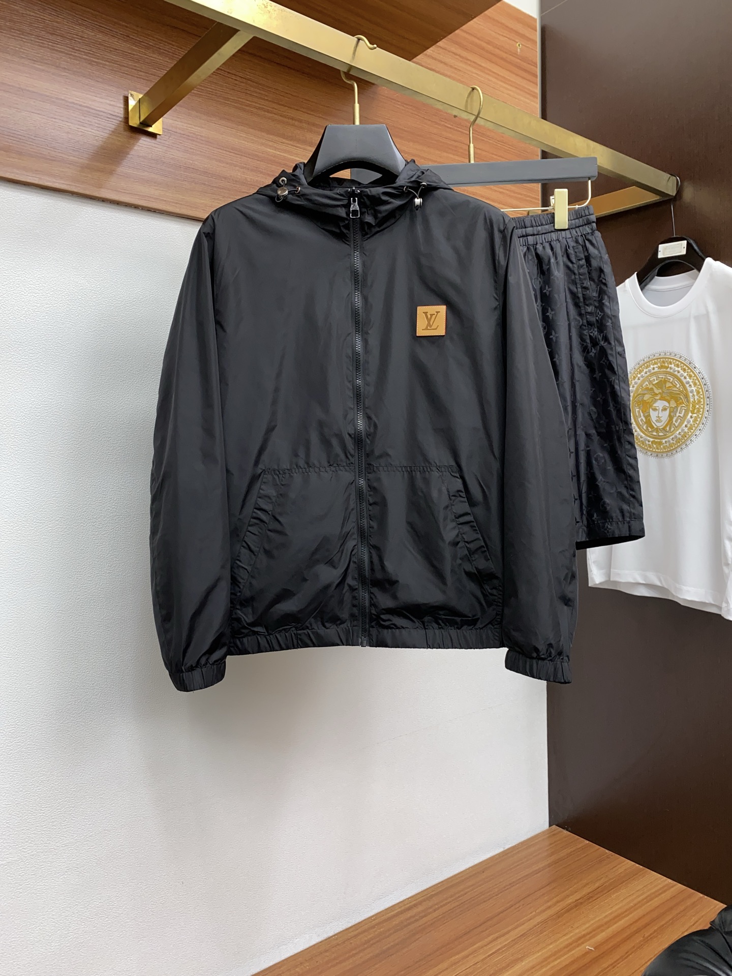 Louis Vuitton 2025 FW Men’s Hooded Jackets: Fashionable, Versatile, and Timeless Styles - 图片 1