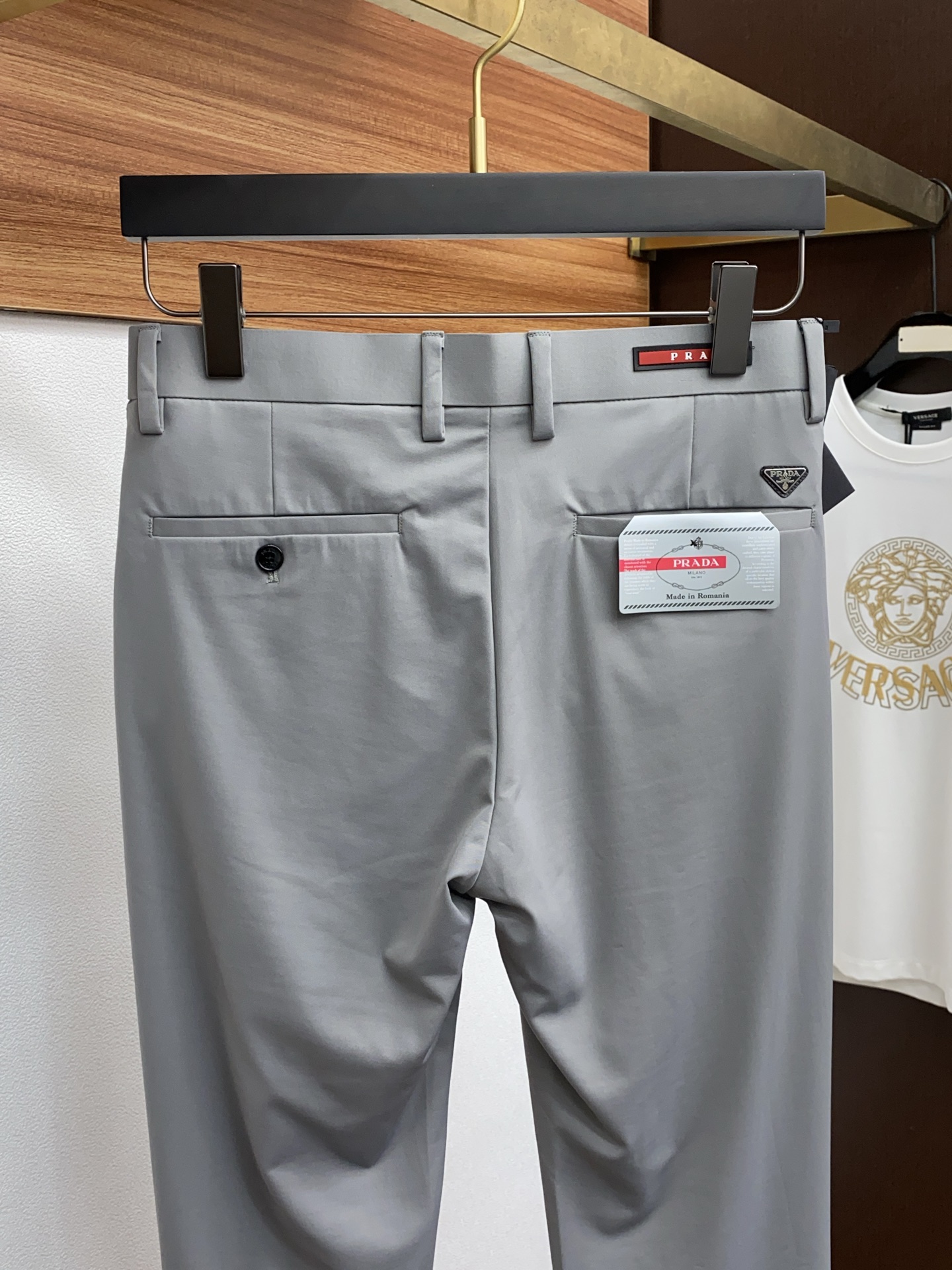 Prada Summer Festival Series: Men’s Cotton Shorts for Business and Leisure - 图片 9