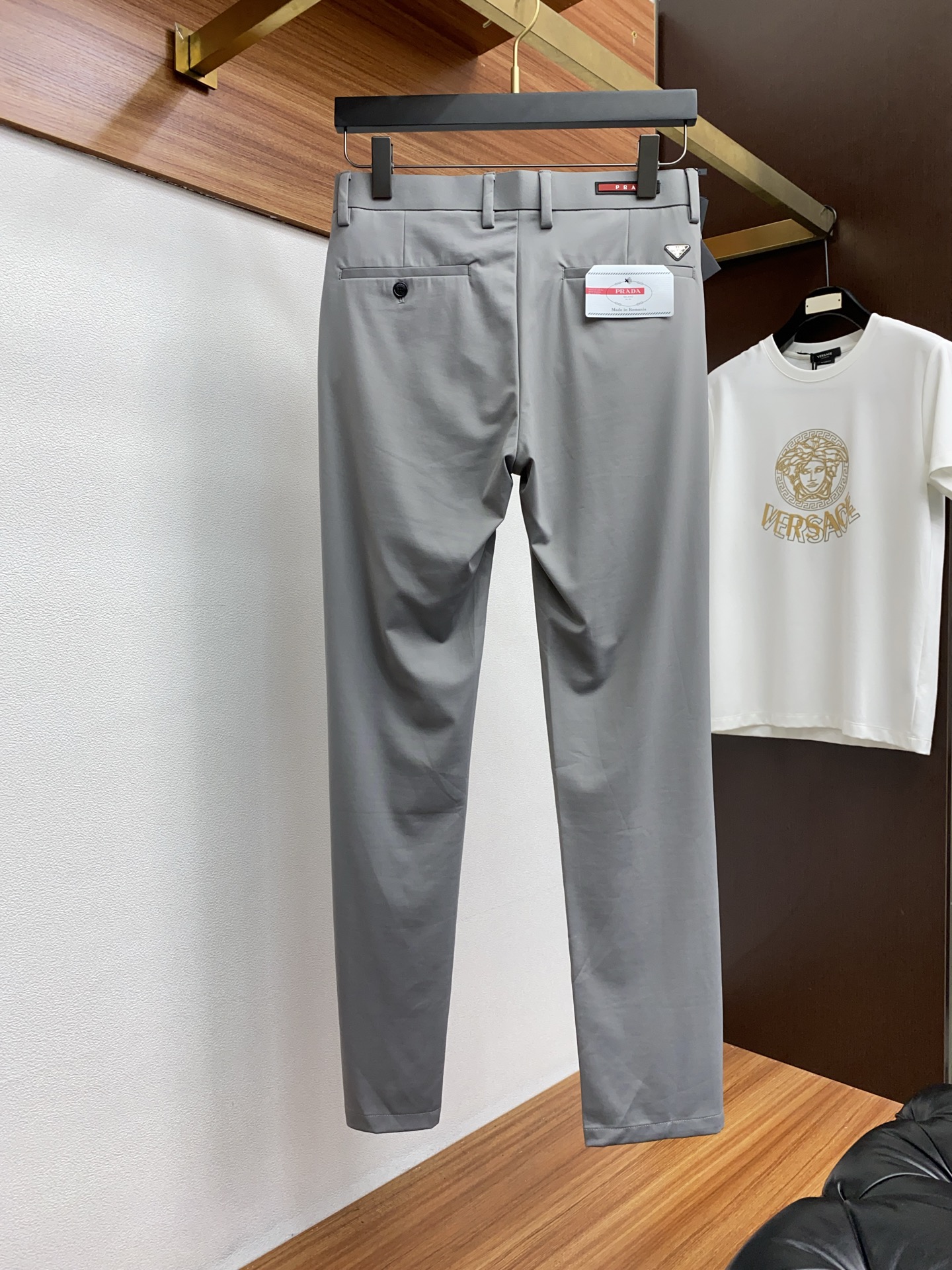 Prada Summer Festival Series: Men’s Cotton Shorts for Business and Leisure - 图片 8