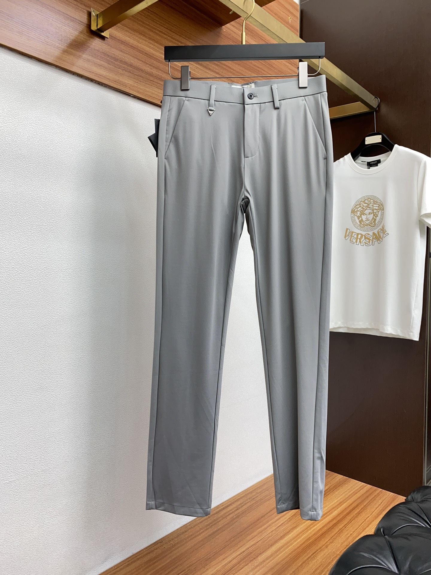 Prada Summer Festival Series: Men’s Cotton Shorts for Business and Leisure - 图片 2