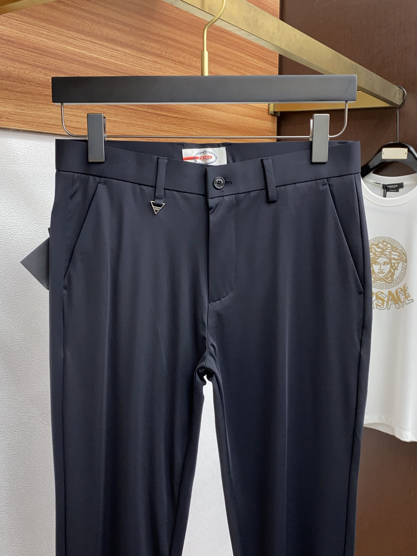 P504 Prada 25fw Men’s Cotton Shorts: Classic Tan-Colored Business and Leisure Wear - 图片 3