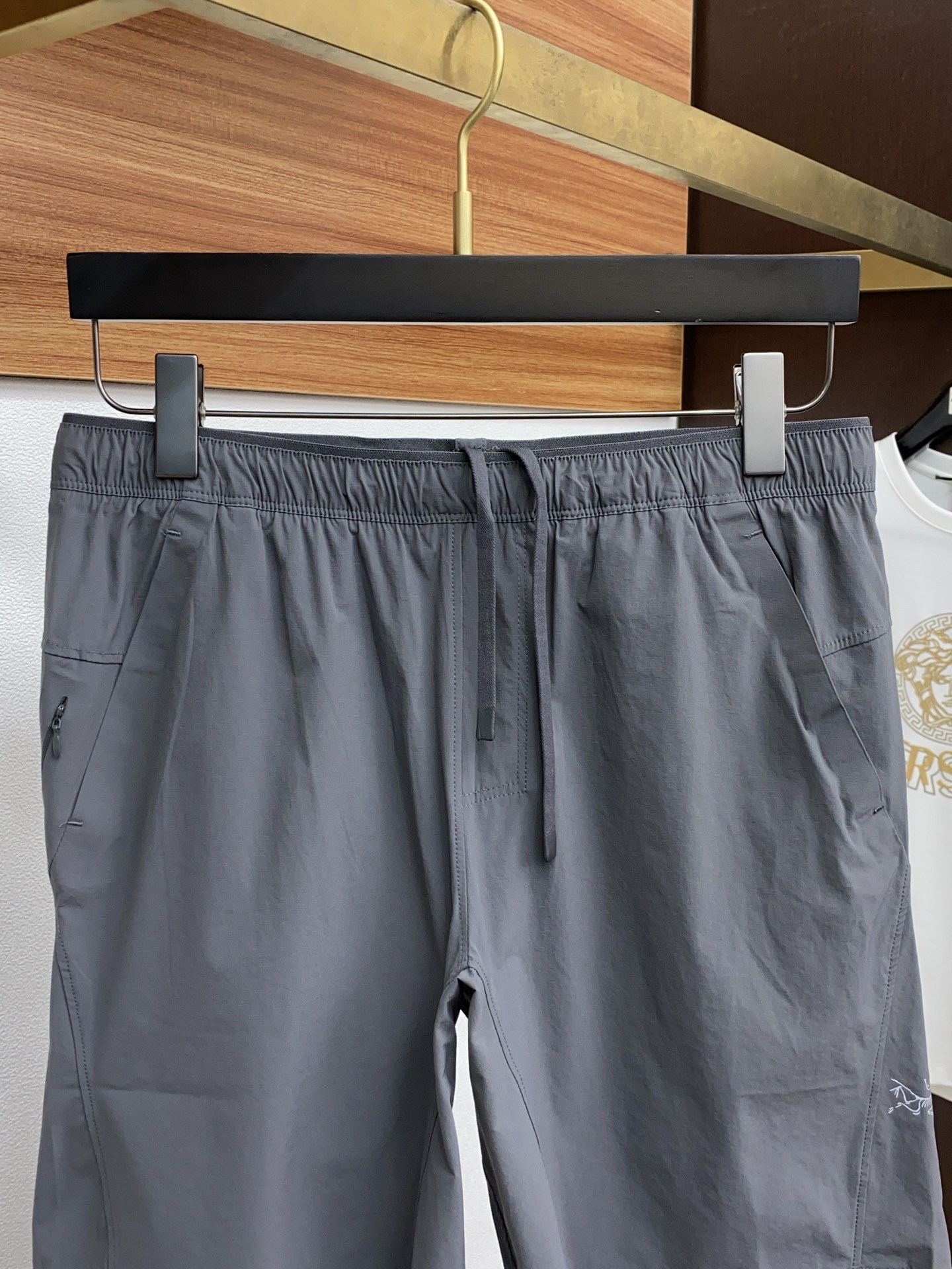 Title: “P554 Original Bird 2025 Summer New Edition Leisure Shorts” Summary: High-end, custom-made leisure shorts in imported dry-wire fabrics for a comfortable and stylish summer look. - 图片 2