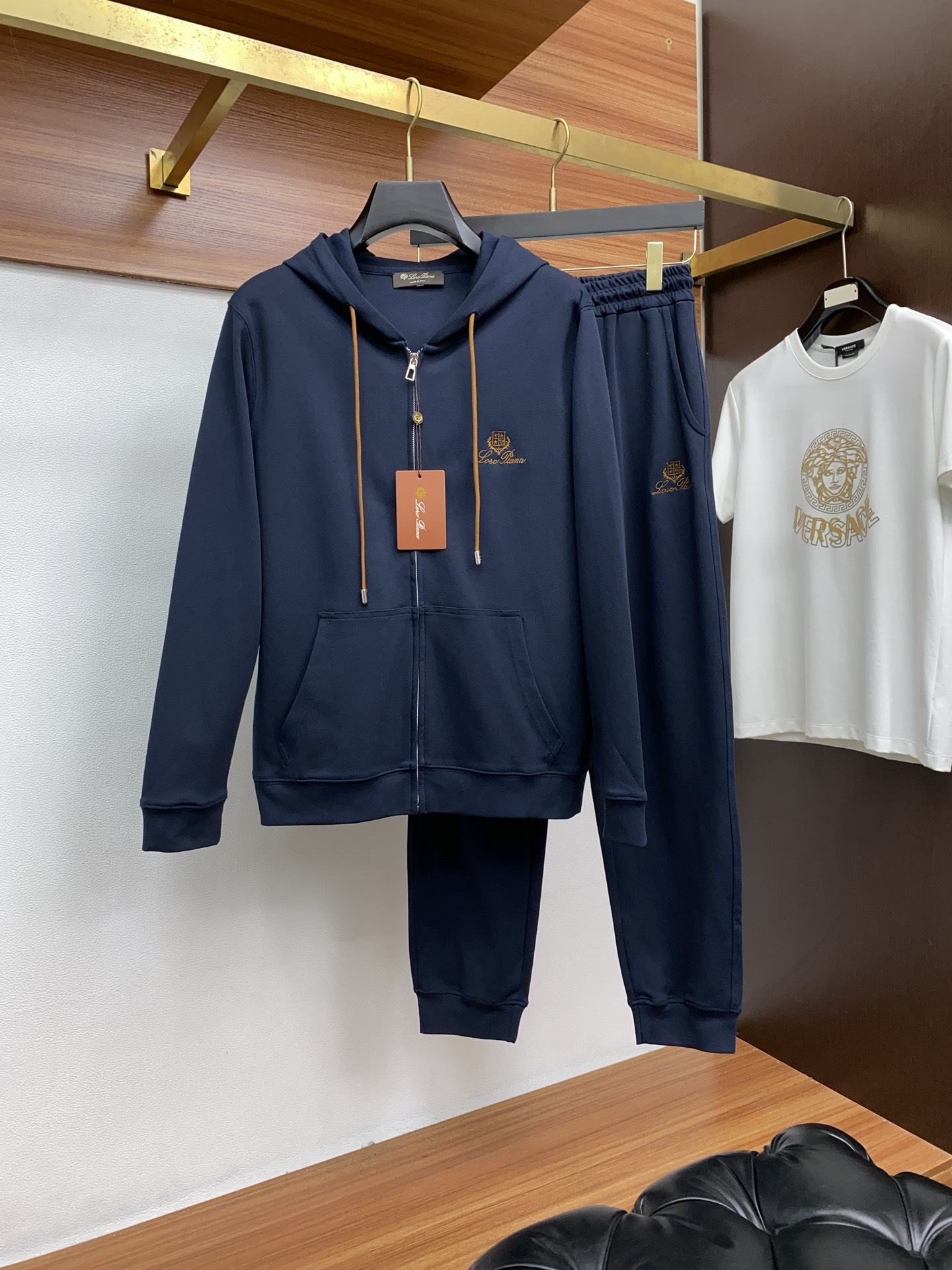 lP🆕 诺u翩雅 老钱新贵推荐!四季款都市户外休闲运动套装 重磅套装来袭。采用客供定制针织纯棉面料,面料