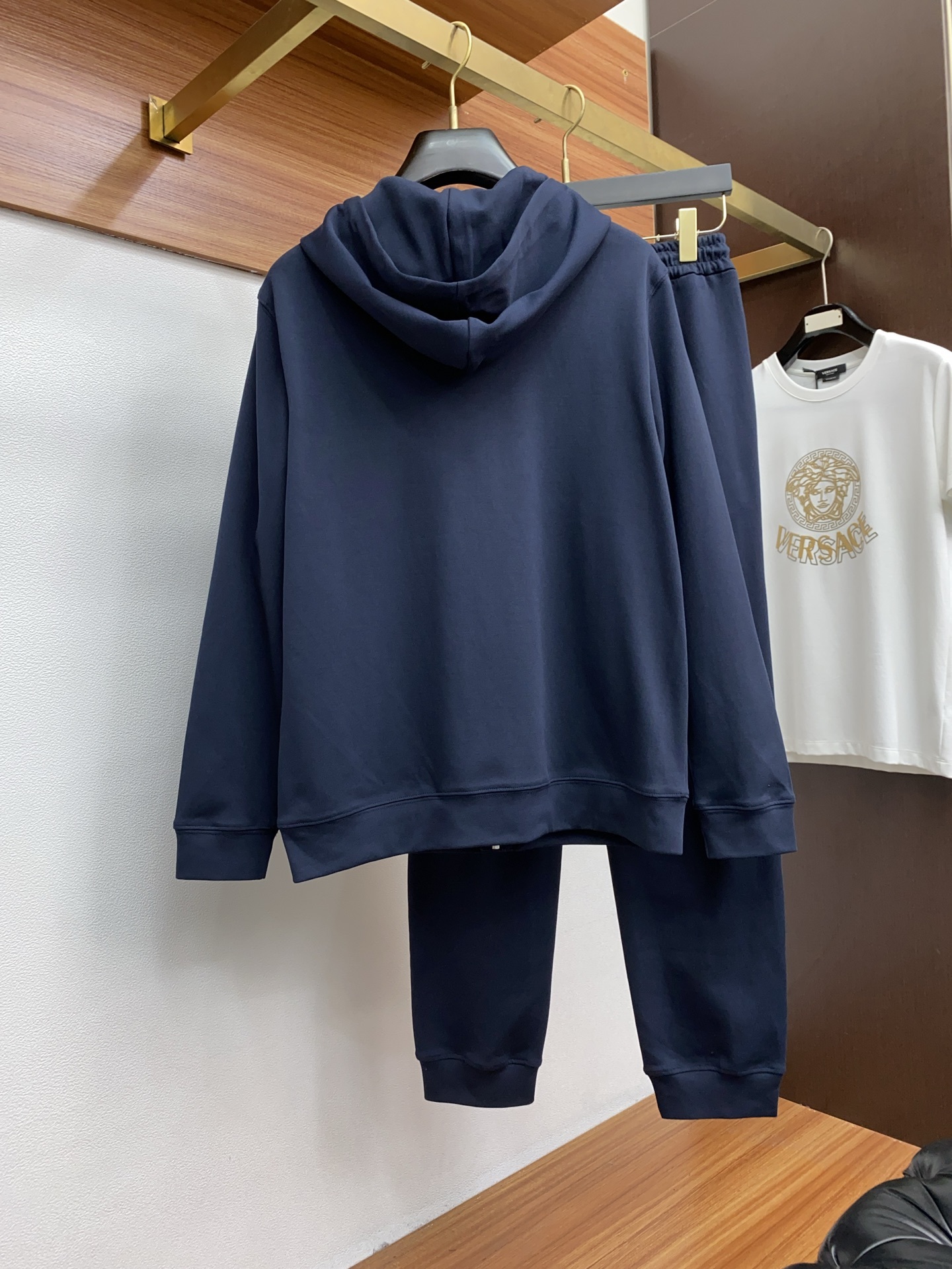lP🆕 诺u翩雅 老钱新贵推荐!四季款都市户外休闲运动套装 重磅套装来袭。采用客供定制针织纯棉面料,面料