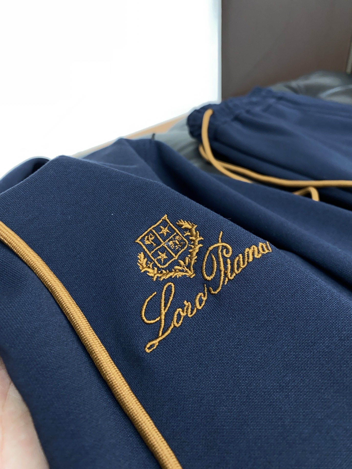 lP🆕 诺u翩雅 老钱新贵推荐!四季款都市户外休闲运动套装 重磅套装来袭。采用客供定制针织纯棉面料,面料
