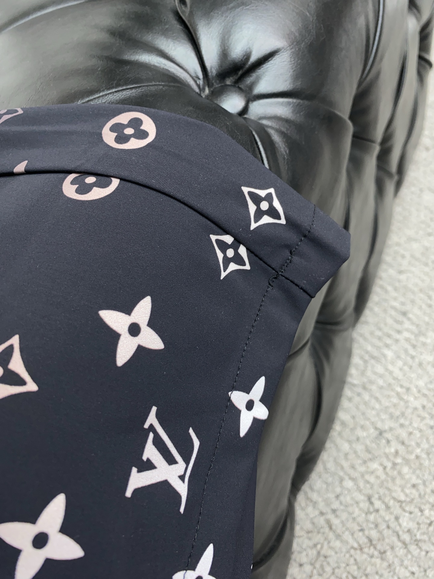 Louis Vuitton Spring 2025: New Edition Leisure Shorts with Custom Ice Cream Print - 图片 6