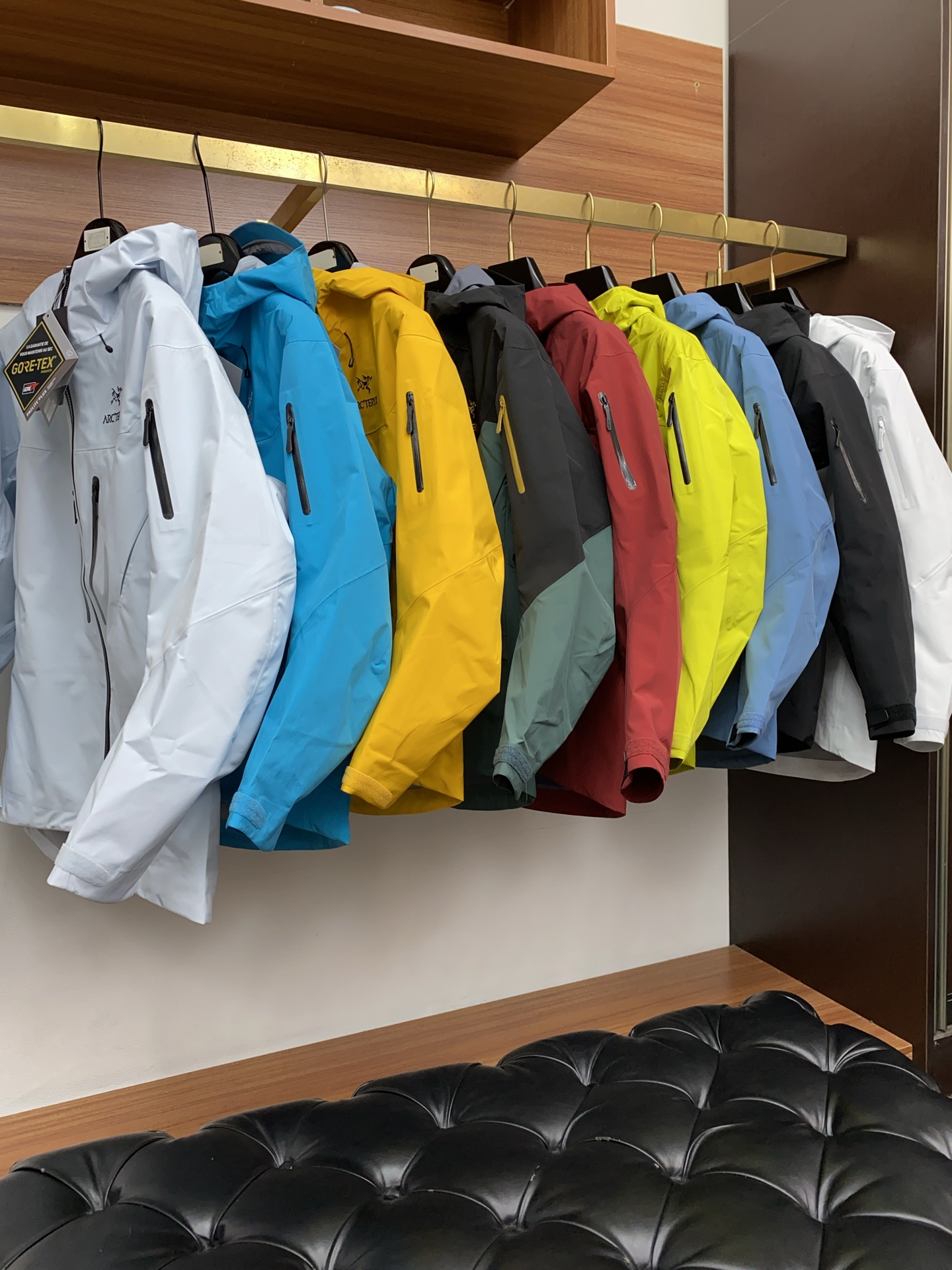 NO:141752,9 colors SV seventh generation windbreaker ‘Archaew bird Alpha series Sv 7th generation GORE-TEX Pro embroidered logo pattern casual sports hooded zipper hard shell windbreaker Color fat carp blue/black/rock green/Bordeaux red/black green/wash blue/dawn blue/Egyptian orange Size XS—XXL,,loro pianaarc'teryx,hats,alexander wang198609099 色齐发 SV七代冲锋衣 ‘始祖鸟 Alpha系列 Sv 第7代 GORE-TEX Pro 刺绣Logo图案休闲运动连帽拉链硬壳冲锋衣 颜色脂鲤蓝/黑色/磐石绿/波尔多红/黑绿金/水洗蓝/破晓蓝/埃及橙 尺码XS—XXL,,loro pianaarc'teryx,hats,alexander wang,Men's clothing