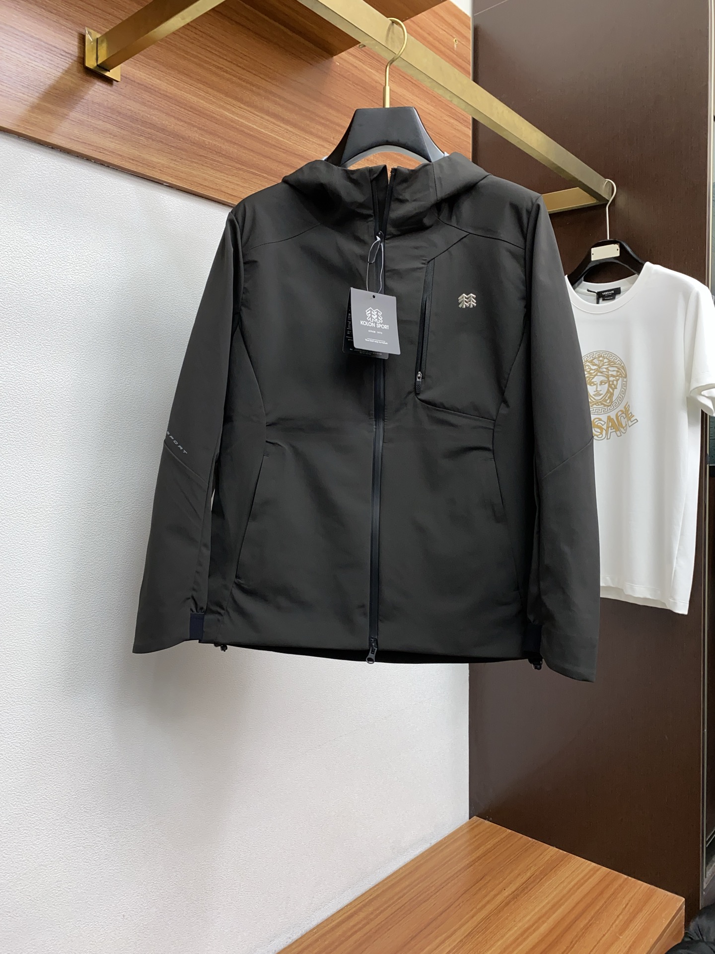 NO:141749,Kelong 2025 men's casual jacket. Wearing a simple and capable casual jacket, you will instantly return to fashionable and domineering, and be full of vitality. All the fabrics need to be customized and full of luxury. The slim tailoring reflects our perfect body shape and can be easily controlled regardless of weight. Super versatile style, no matter how big it is, suitable for wearing different ages. High street wear styles. Size M-2xL,, jackets & coats, jackets & coats, alexander wang19860909可隆 2025年男士休闲夹克外套.穿上简约干练的休闲外套,瞬间重回时髦霸气,又是活力满满的状态.面料全部需要定制,奢华感十足.修身的剪裁体现出我们完美的体型无论胖瘦都可以轻松驾驭.超百搭款式,不挑身材的款,适合不同年龄段穿着.高街实穿款. 尺码M-2xL,,jackets & coats,jackets & coats,alexander wang,Men's clothing