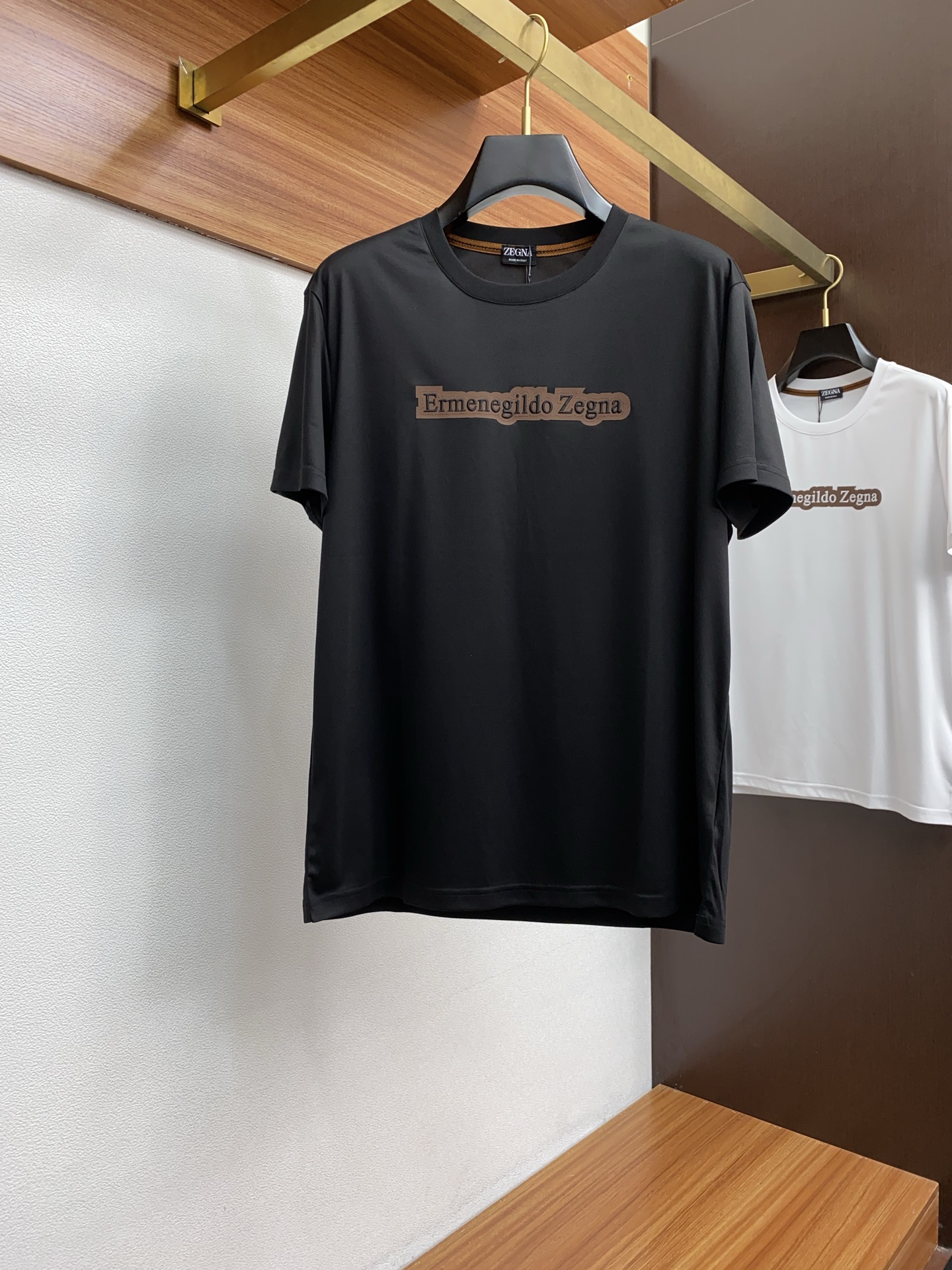 NO:135680,Jenia's new spring and summer new style first-time counter has the latest short-sleeved round-neck T-shirt with high-end customization and avant-garde and fashionable design!  Brand logo heavy craft design, high-end customized mercerized cotton fabric, soft feel, comfortable to wear, exquisite counter-level car line, fine workmanship, invincible and handsome upper body effect!  A must-have item for handsome men!  Code number M-3xL, zegna, T-shirt,tees, t-shirt,alexander wang19860909杰尼亚 2025春夏新款首发专柜最新款短袖圆领T恤 高端订制 设计前卫时尚！品牌logo重工艺设计 高端定制丝光棉面料.手感柔软.穿着舒适.专柜级别精致车线.做工精细.上身效果无敌帅气！型男必备单品！码数M-3xL,,zegna,T-shirt,tees，t-shirt,alexander wang,Men's clothing